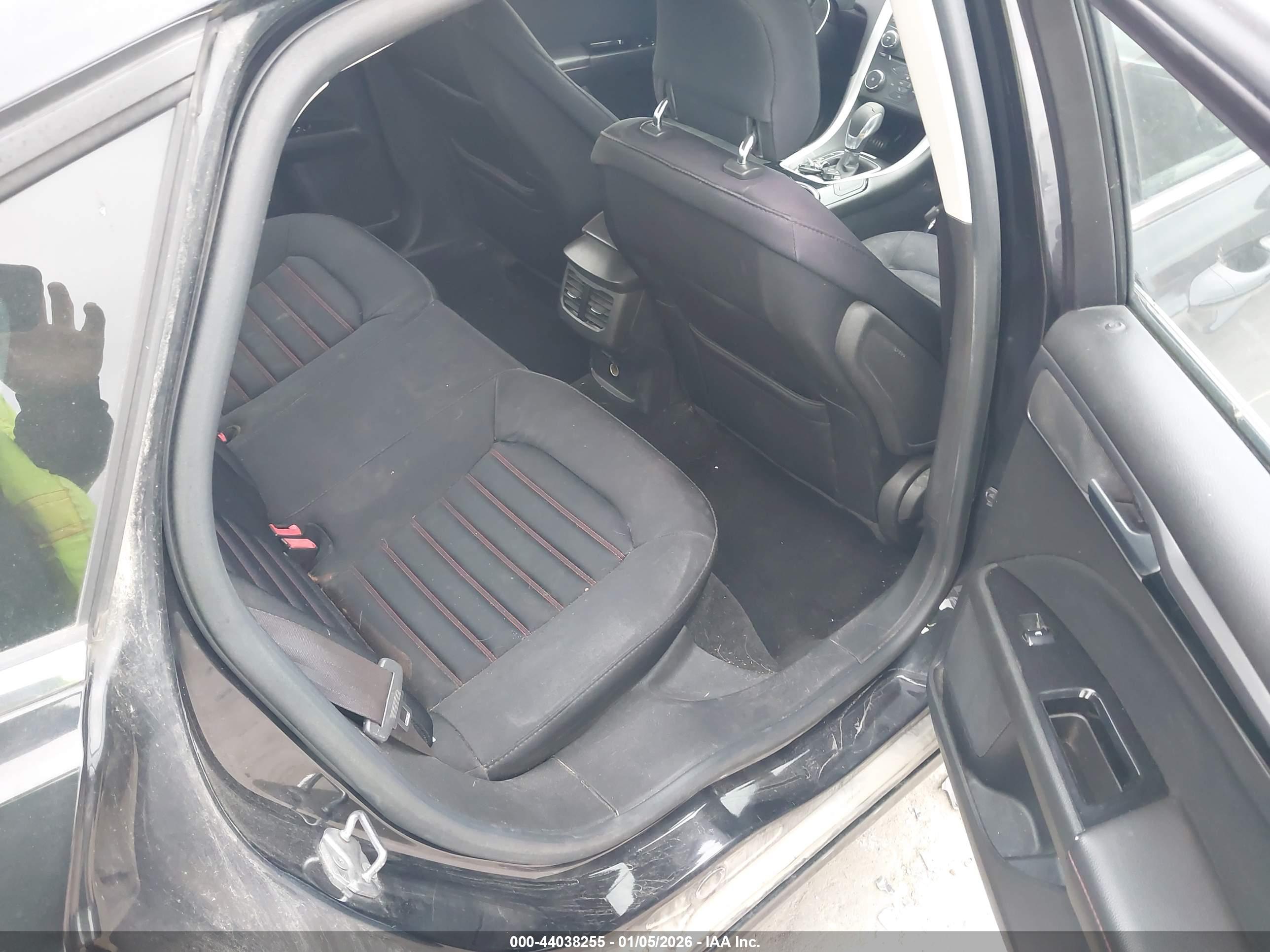 FORD FUSION image 8