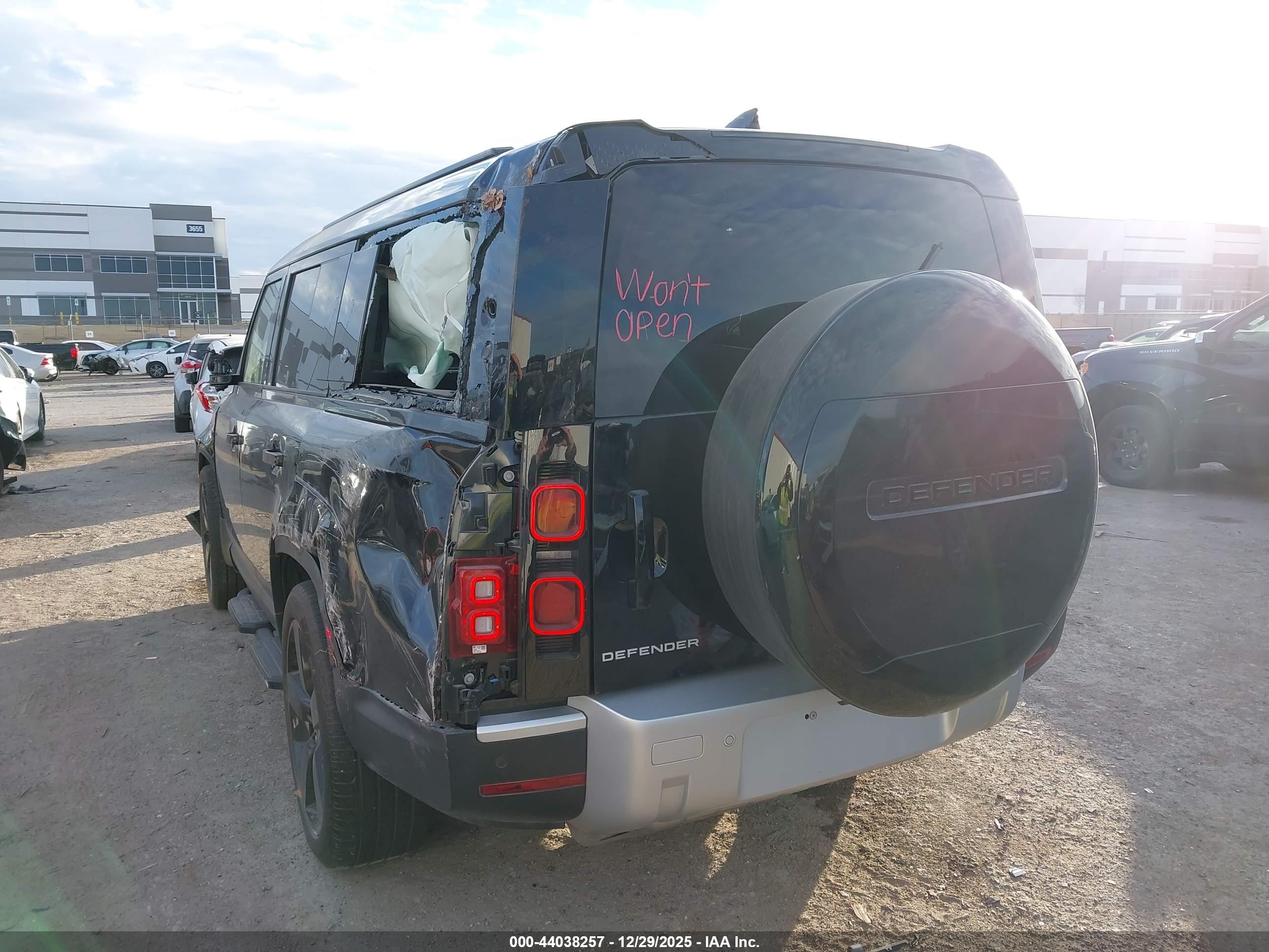 LAND ROVER image 3