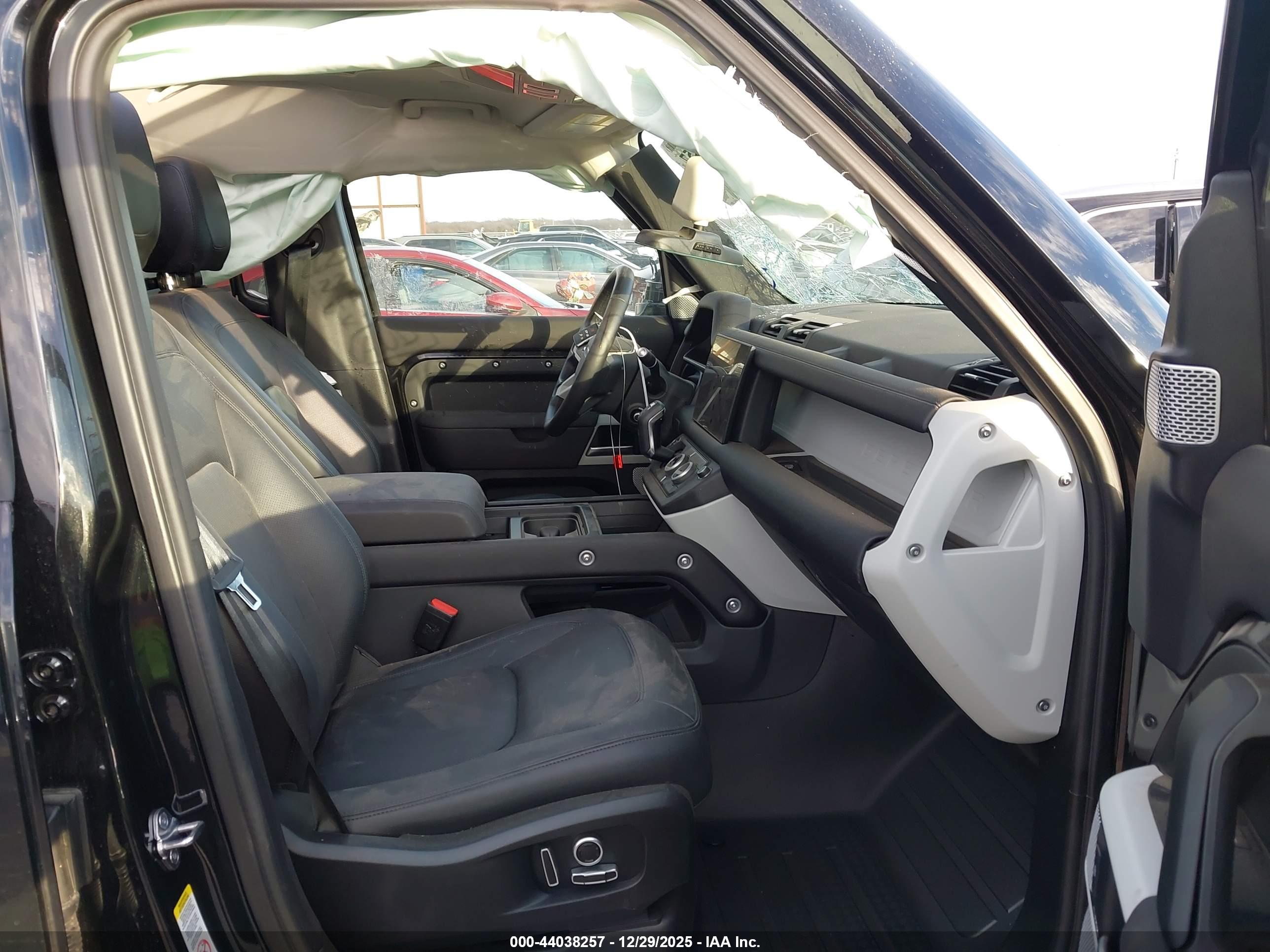 LAND ROVER image 5