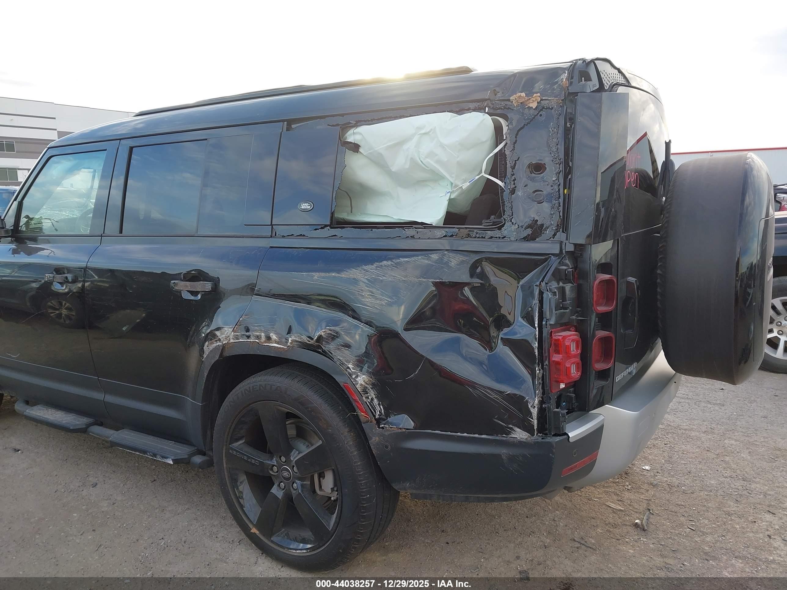 LAND ROVER image 6