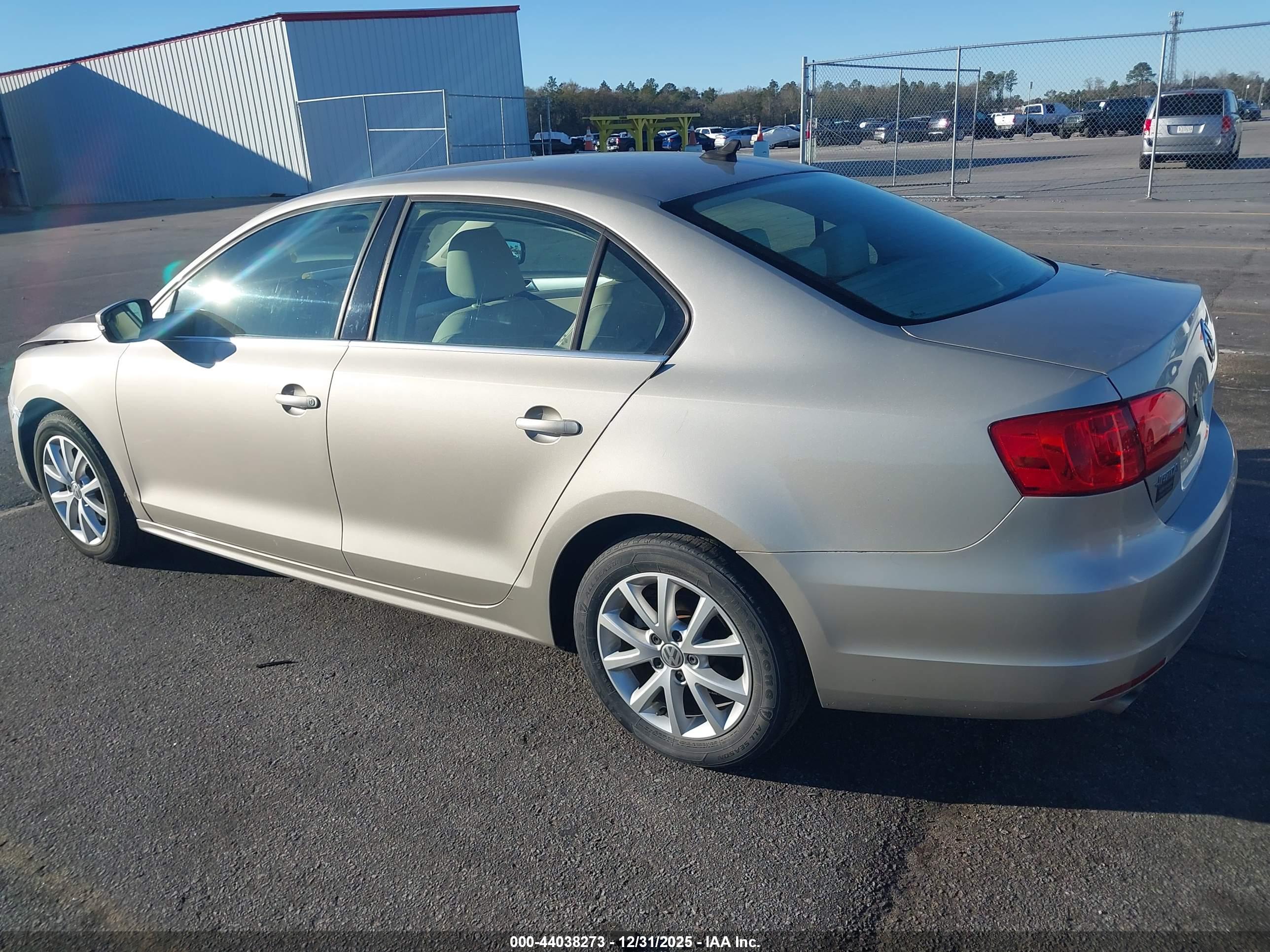 VOLKSWAGEN JETTA image 3
