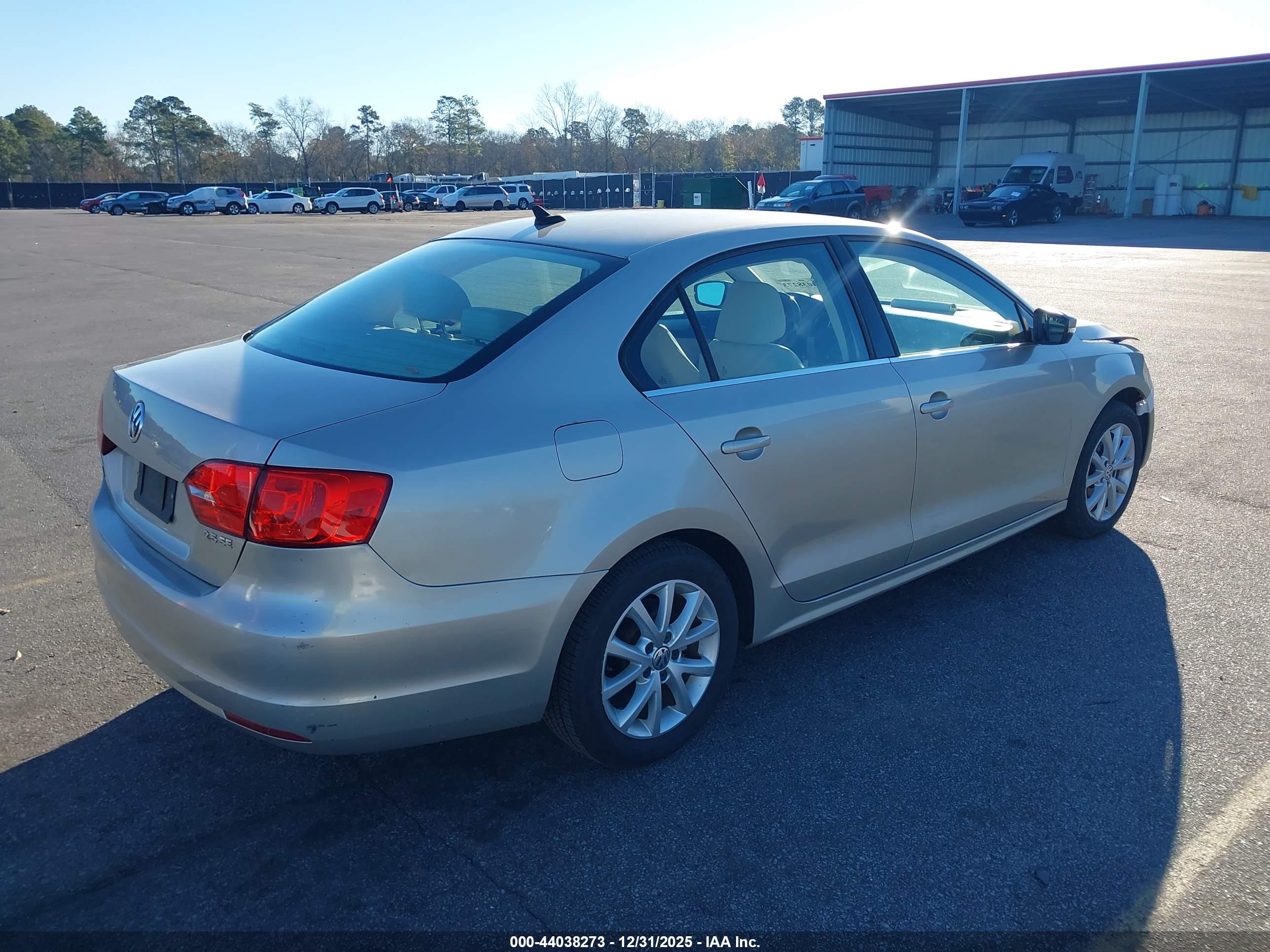 VOLKSWAGEN JETTA image 4