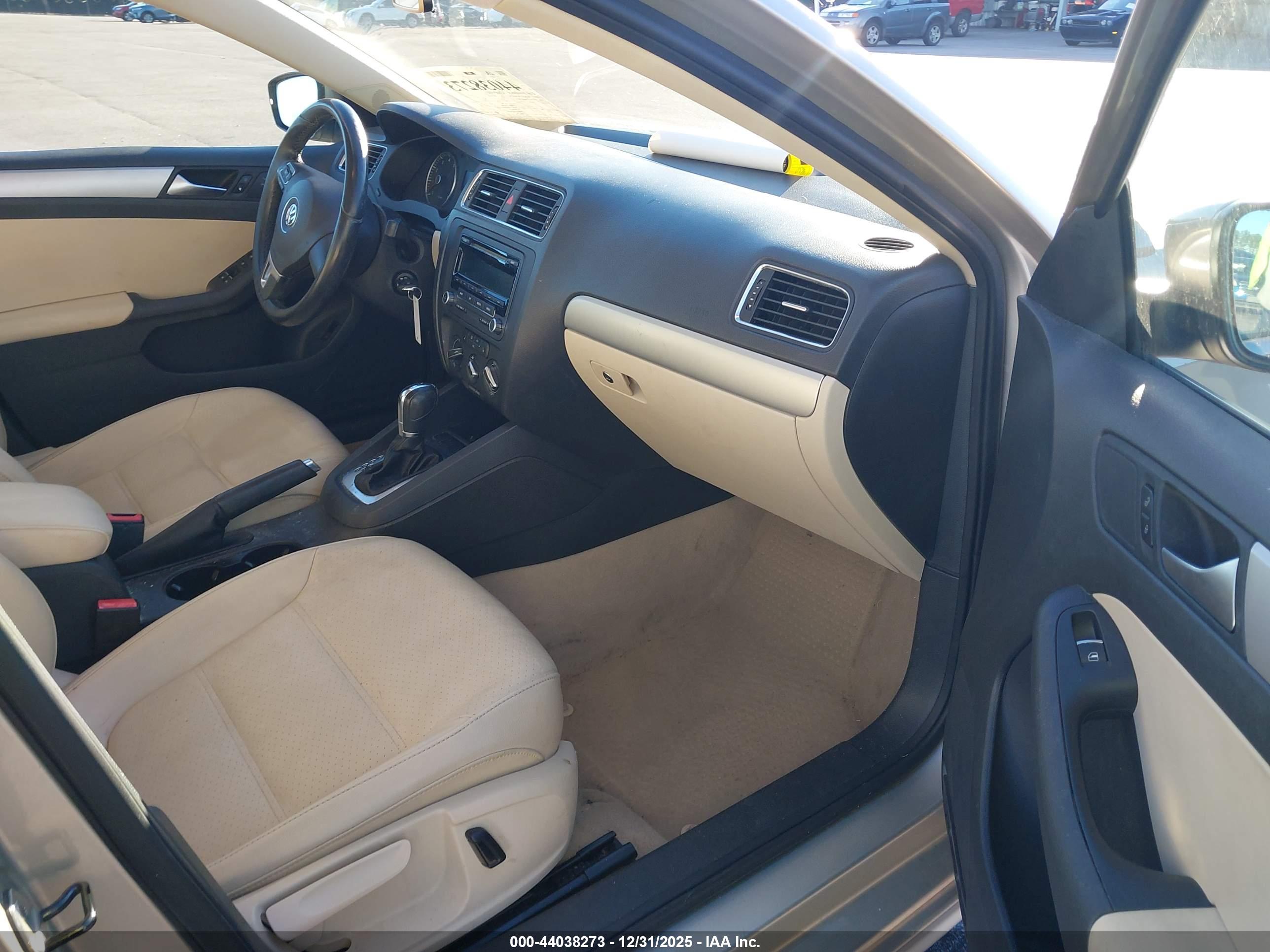 VOLKSWAGEN JETTA image 5