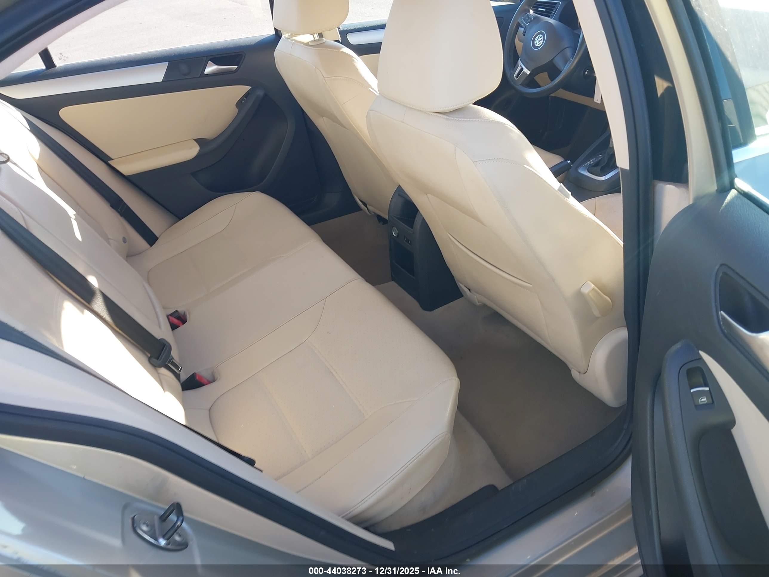 VOLKSWAGEN JETTA image 8