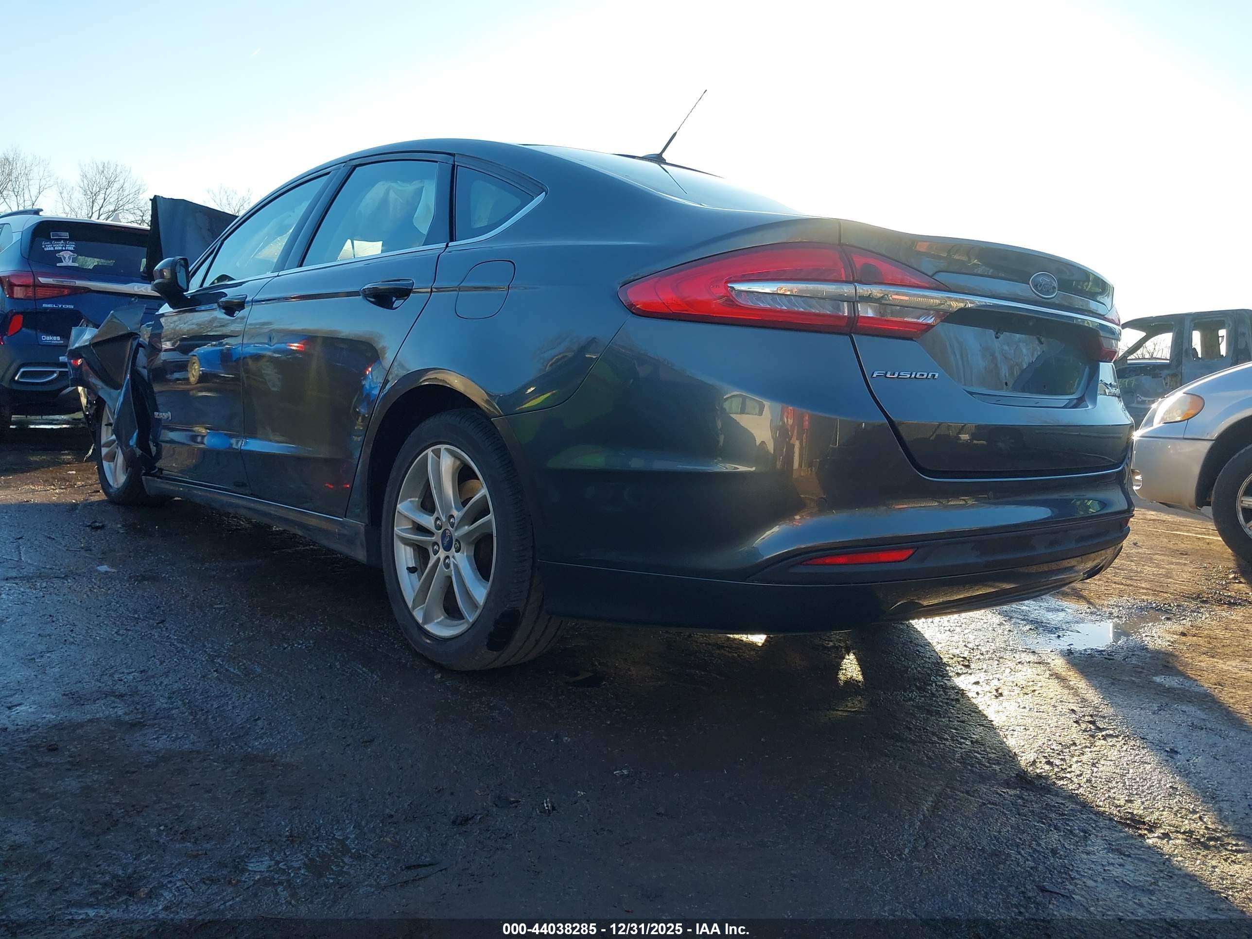 FORD FUSION image 3