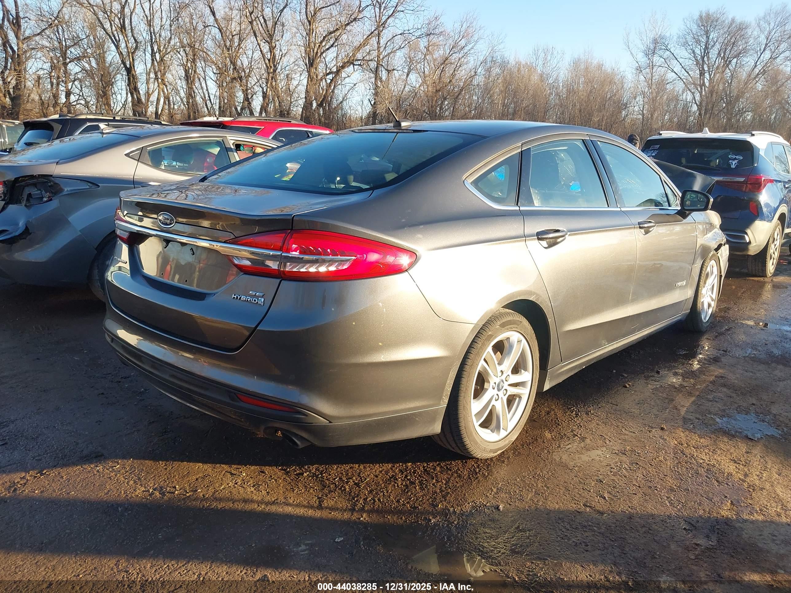 FORD FUSION image 4
