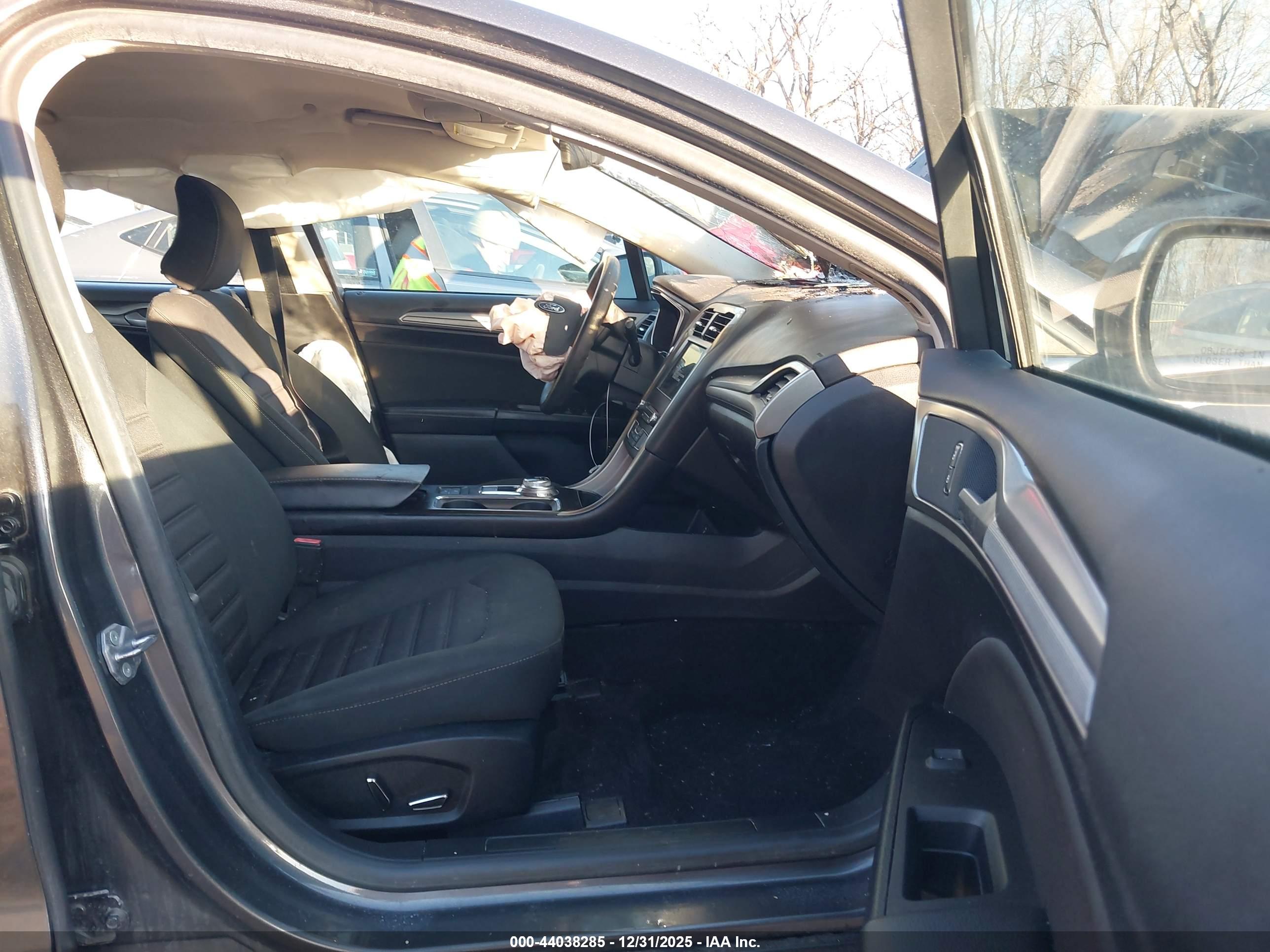 FORD FUSION image 5