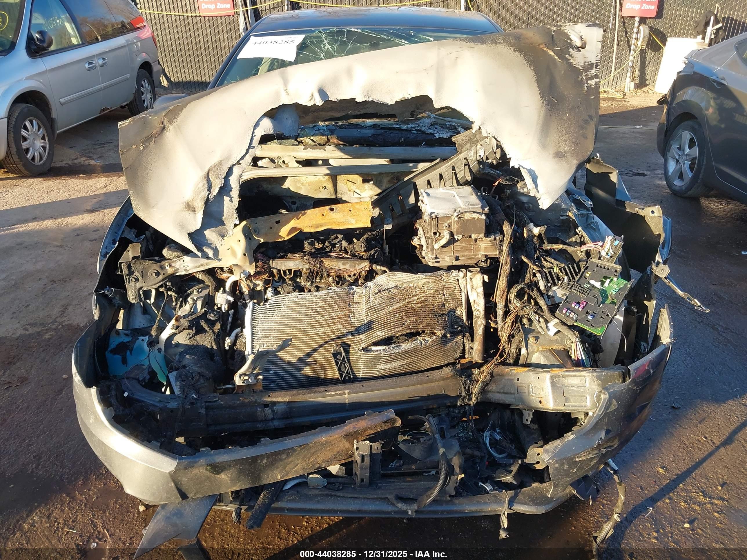 FORD FUSION image 6