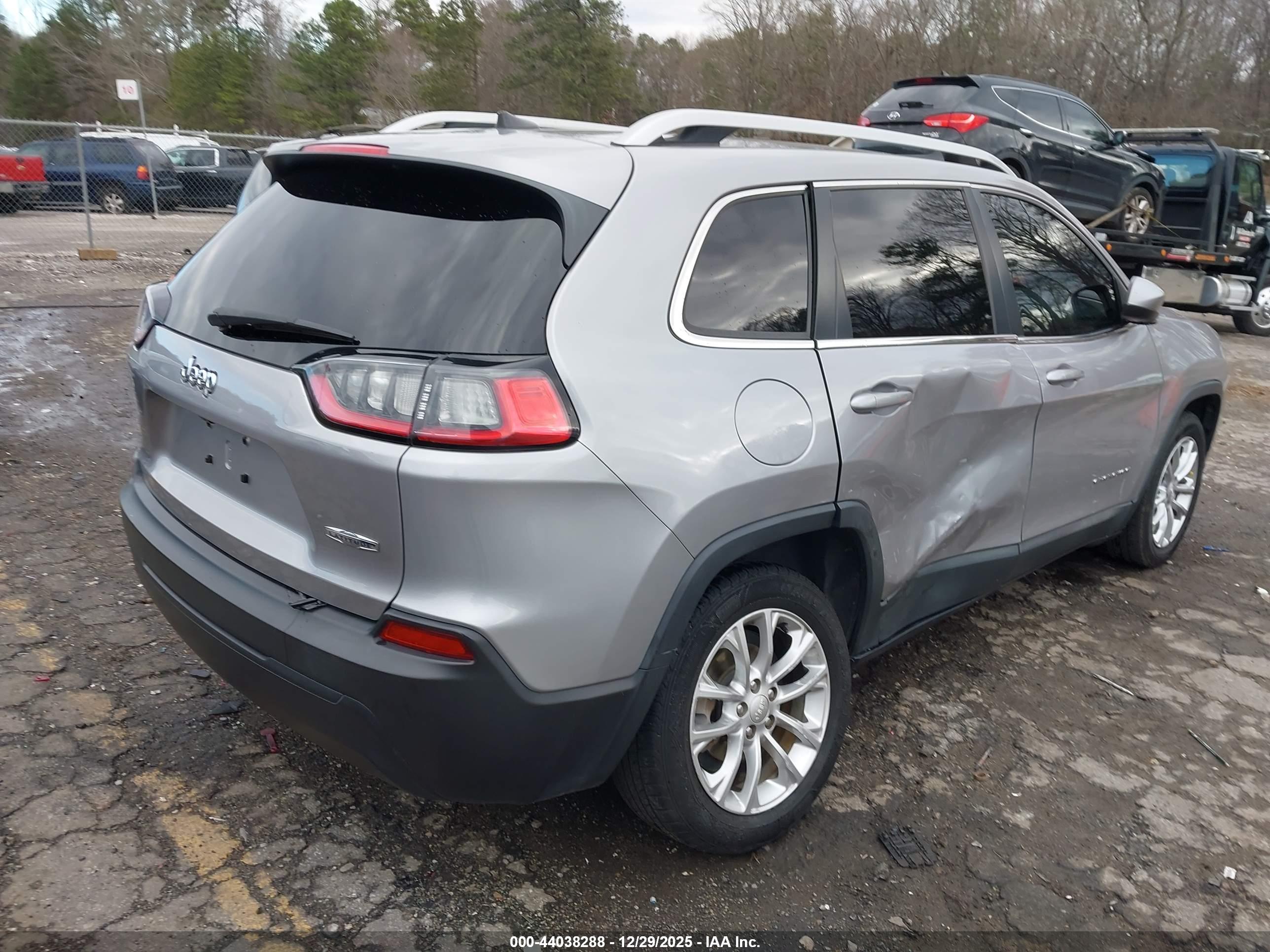 JEEP CHEROKEE image 4