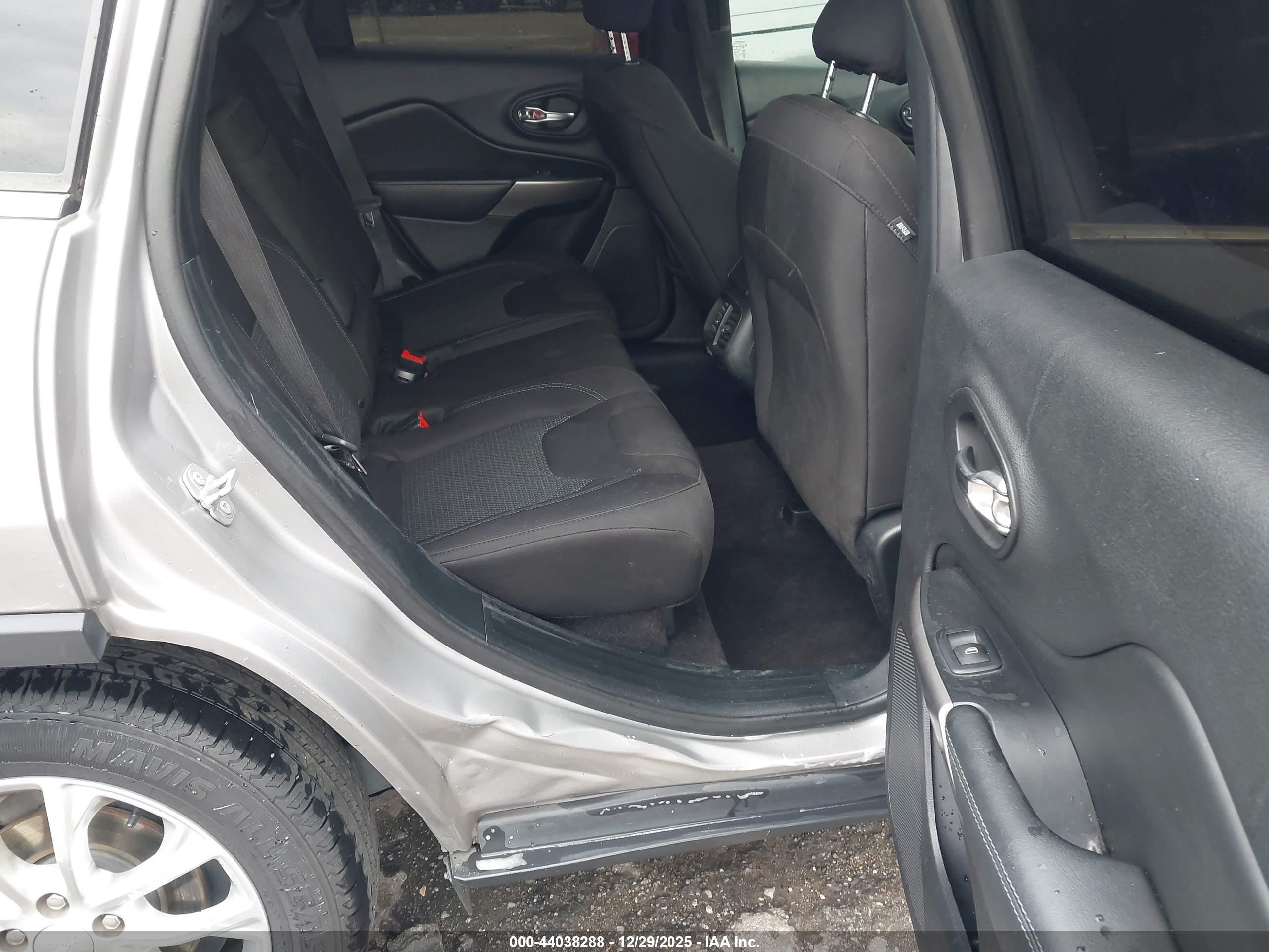JEEP CHEROKEE image 8