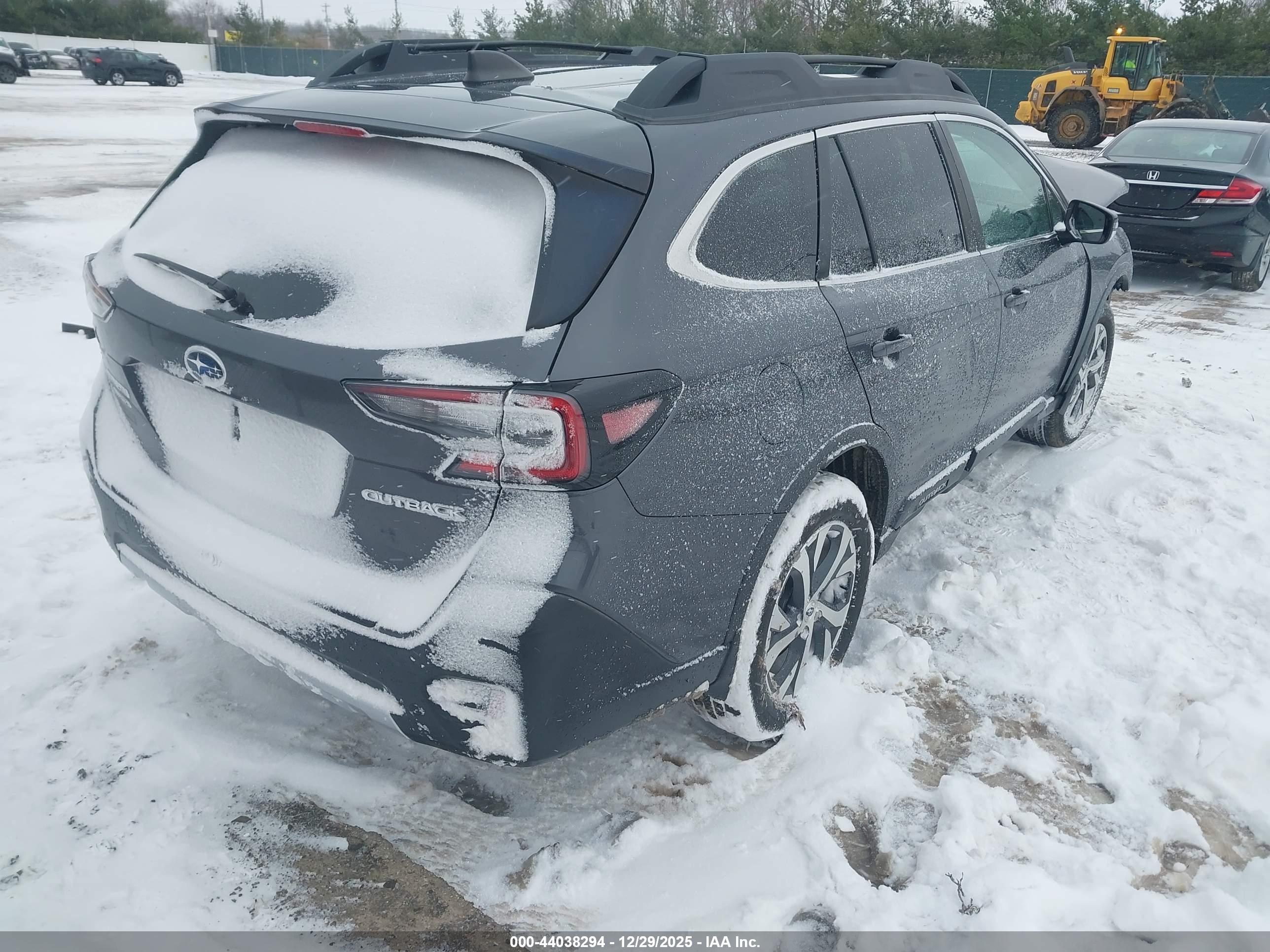 SUBARU OUTBACK image 4
