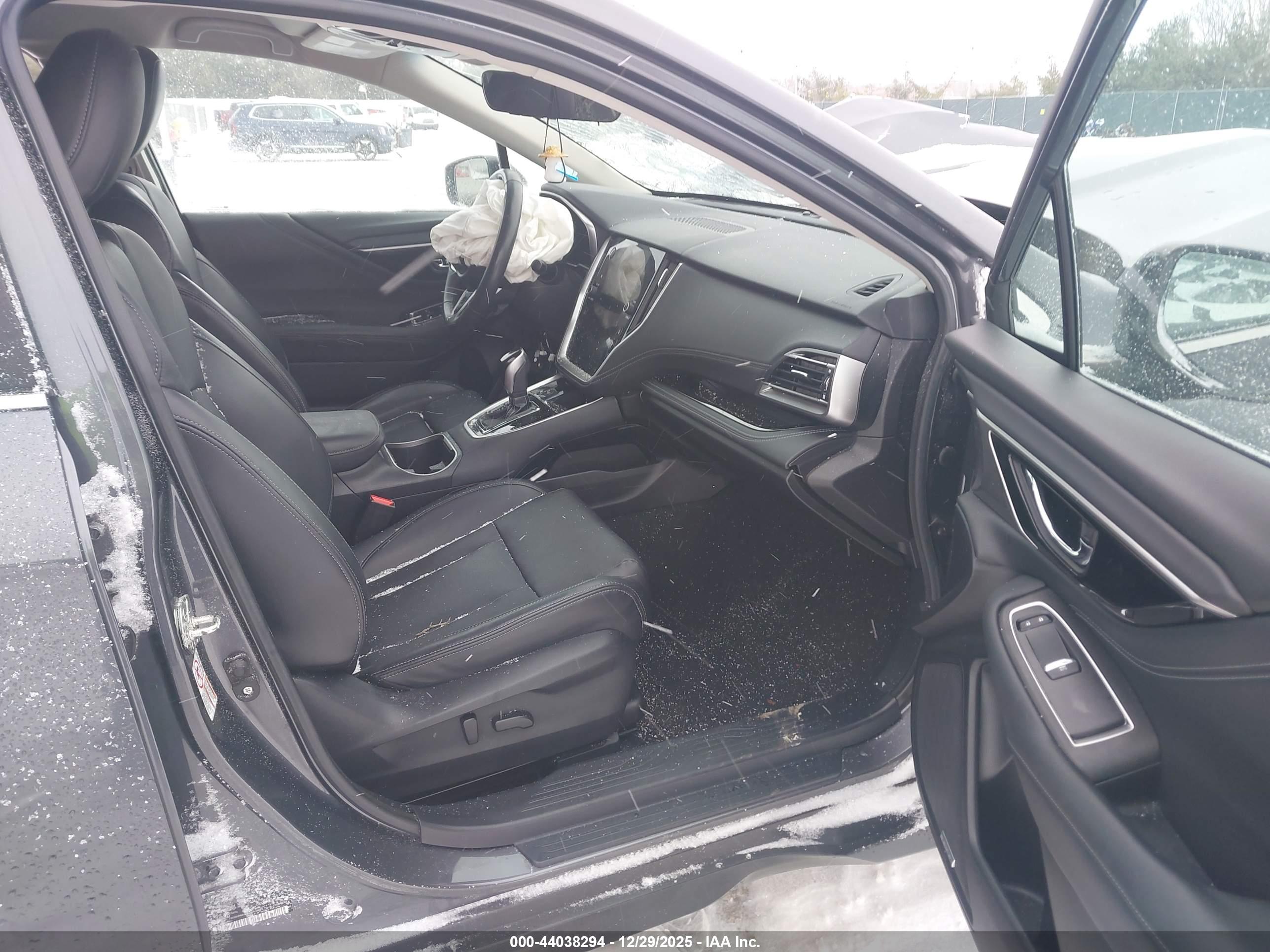 SUBARU OUTBACK image 5