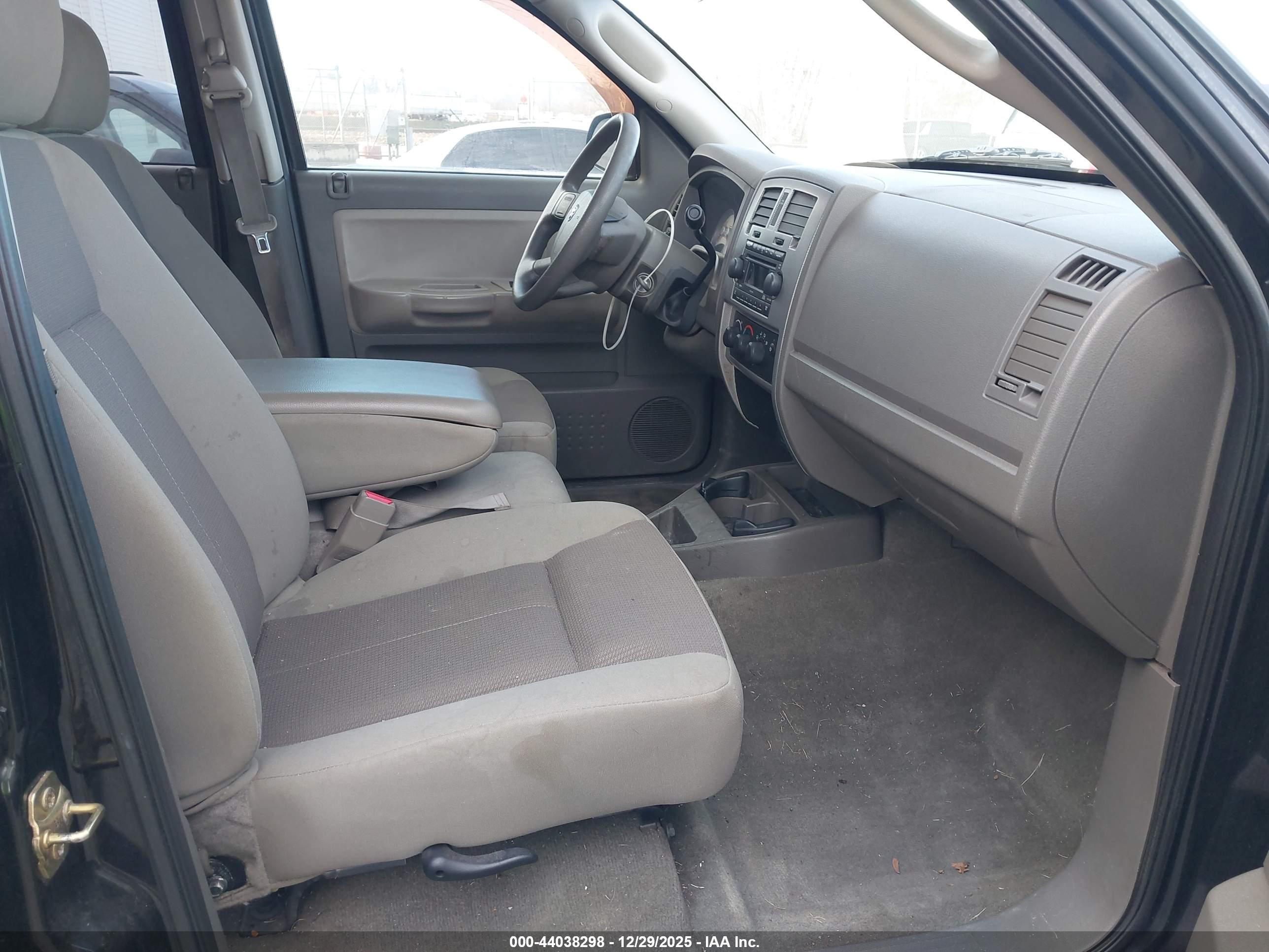 DODGE DAKOTA image 5