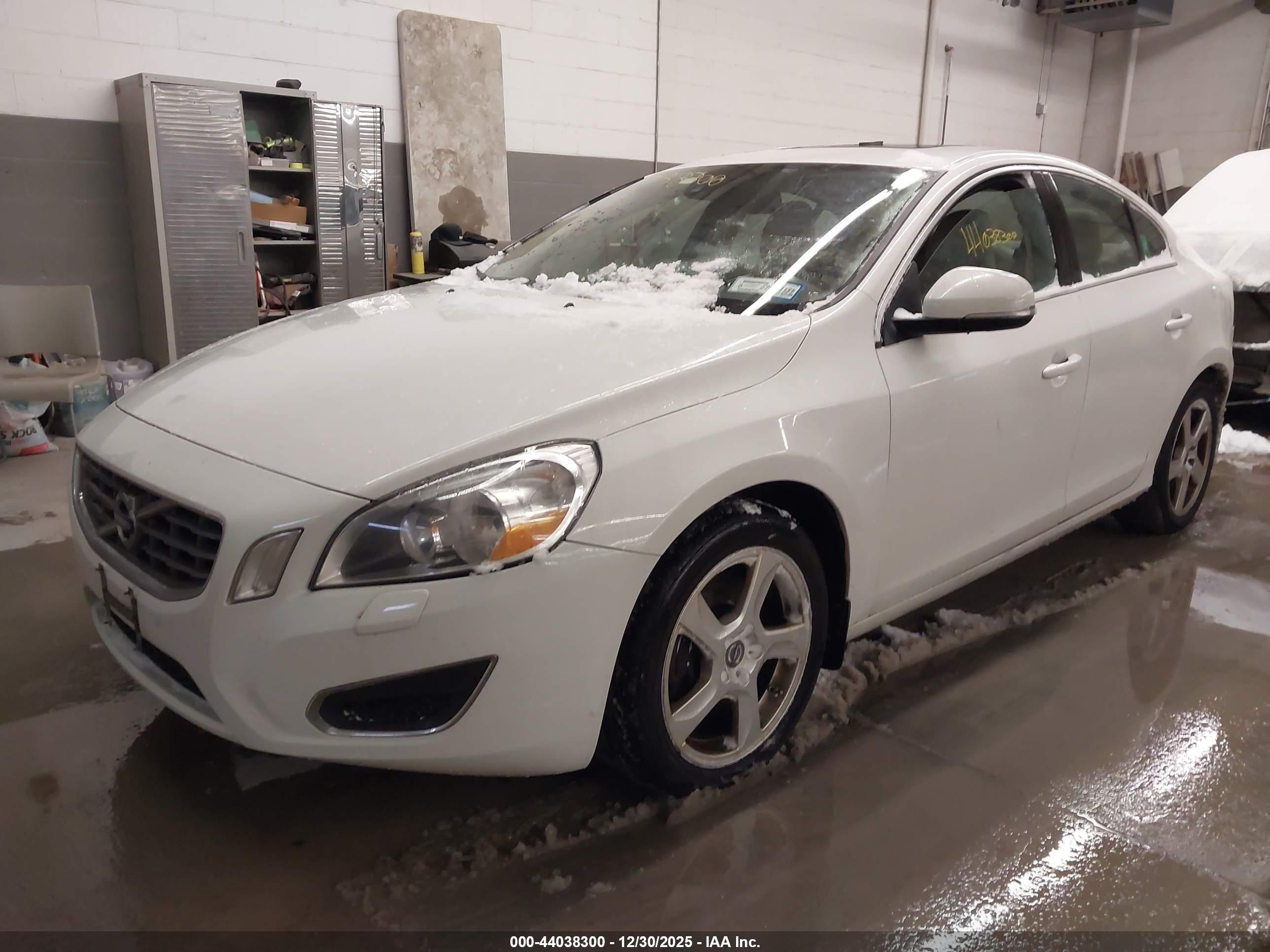 VOLVO S60 image 2