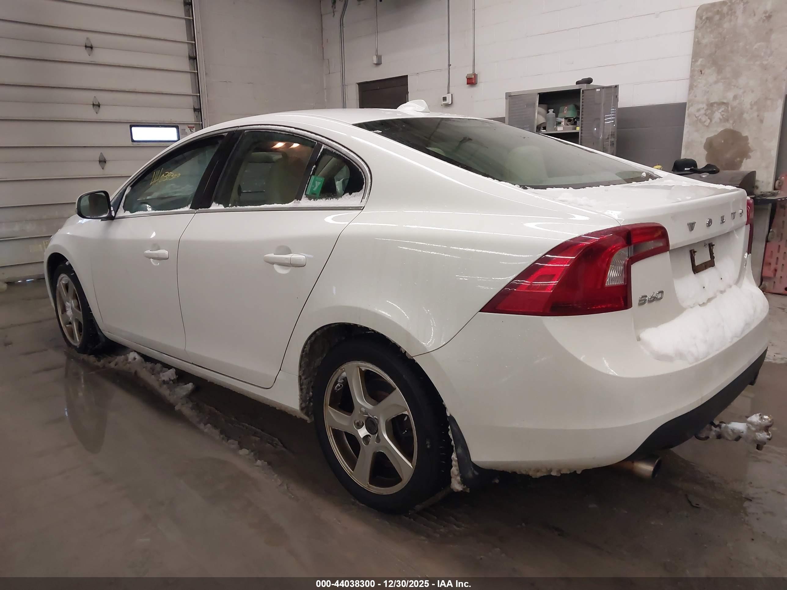 VOLVO S60 image 3