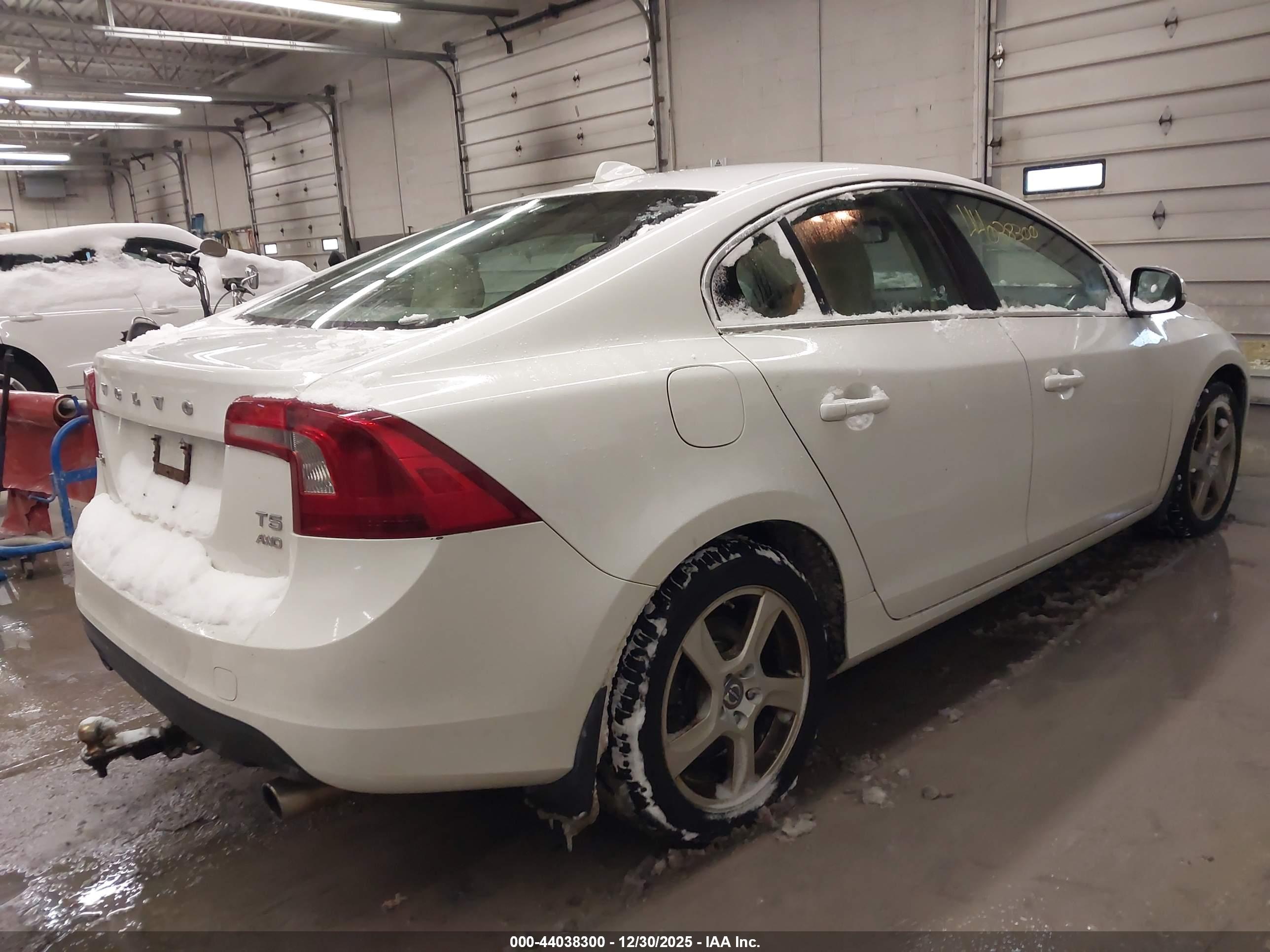 VOLVO S60 image 4