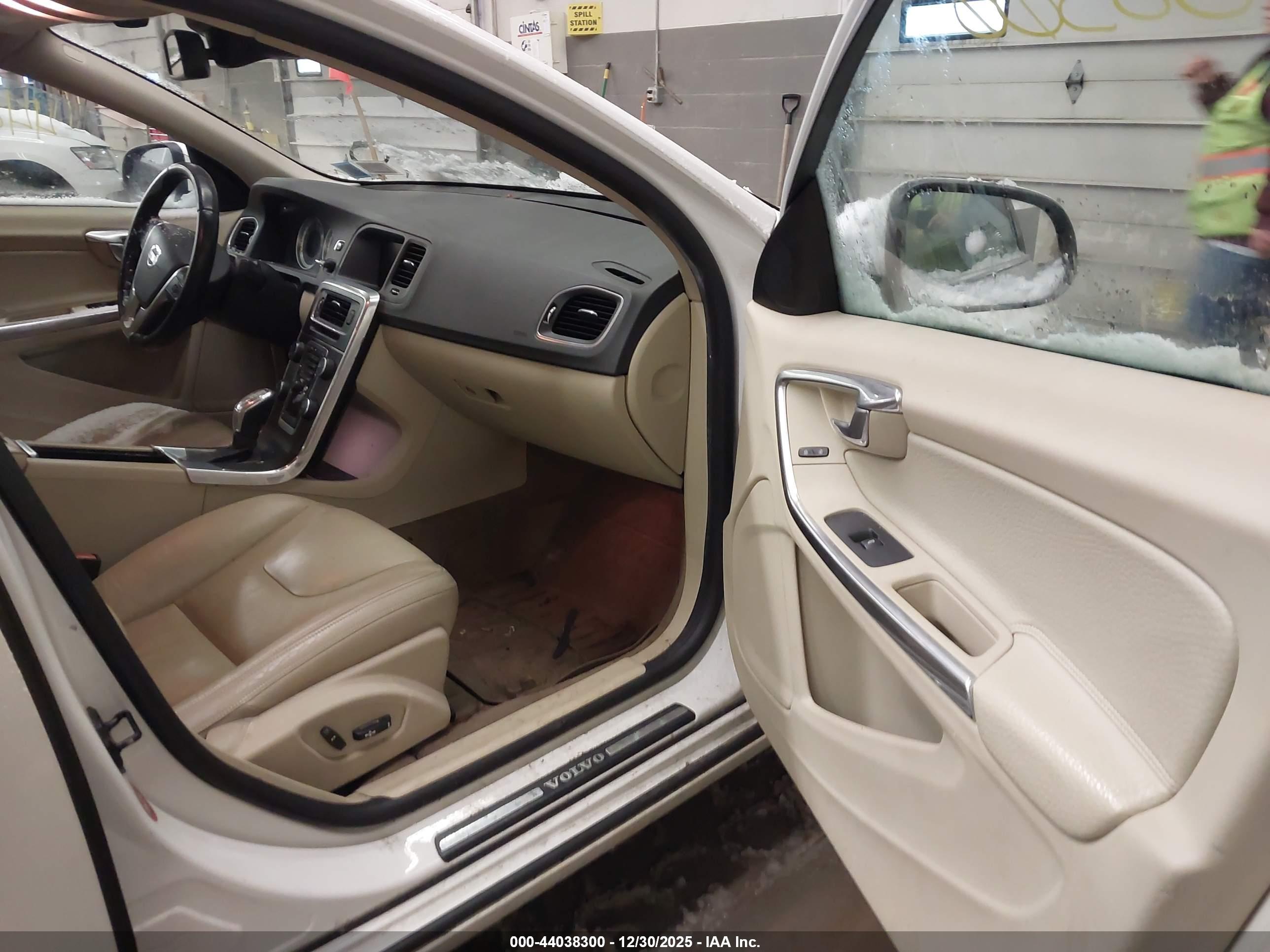 VOLVO S60 image 5
