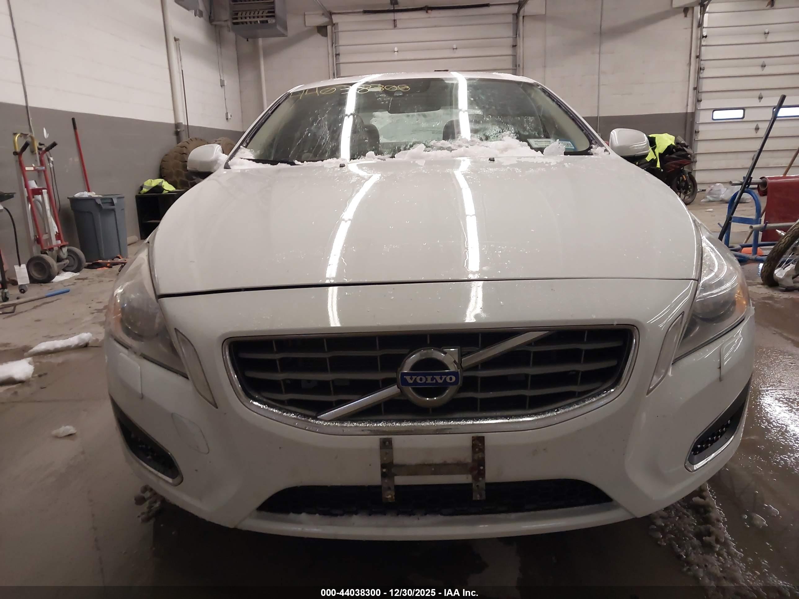 VOLVO S60 image 6
