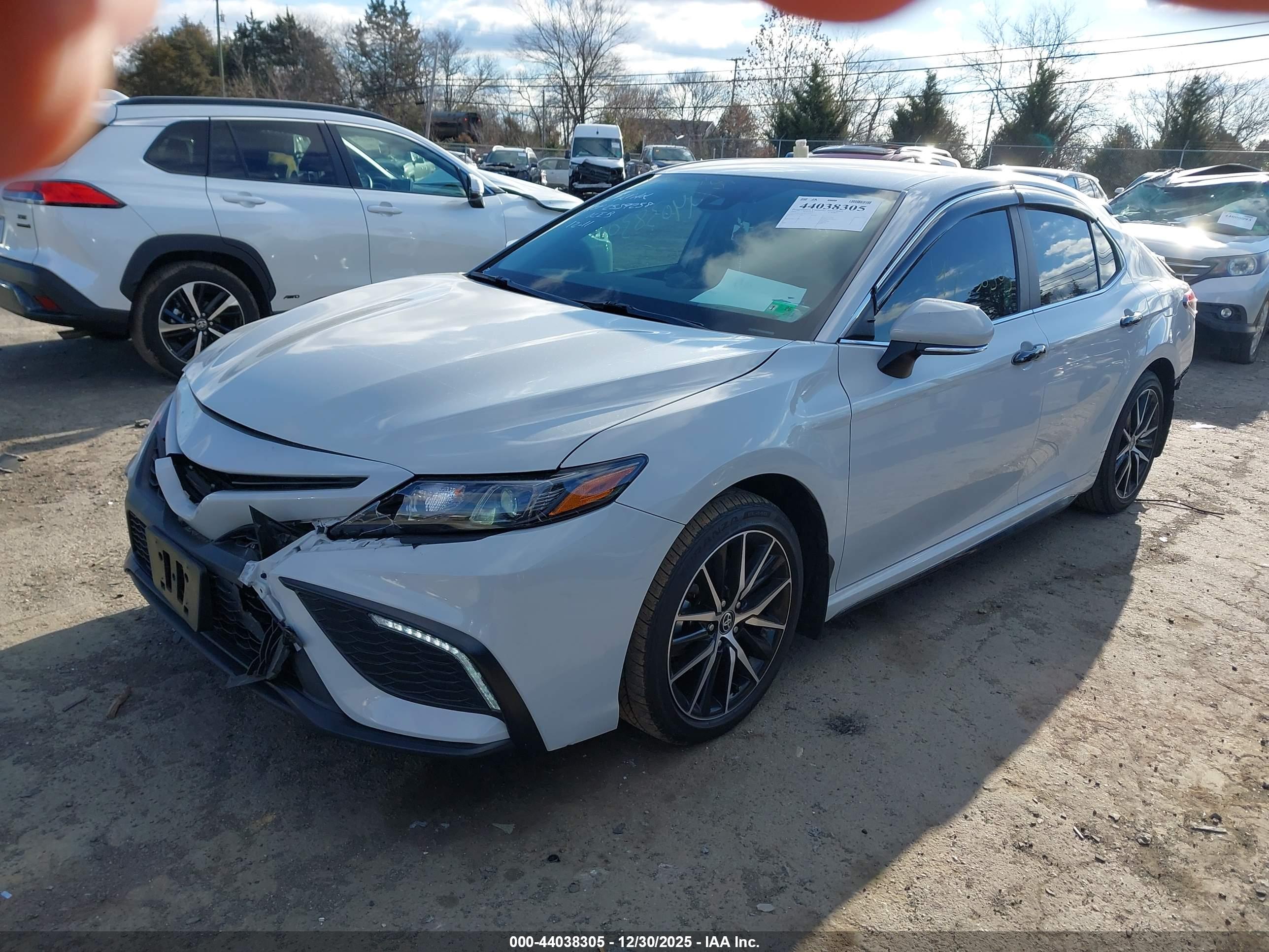 TOYOTA CAMRY image 2