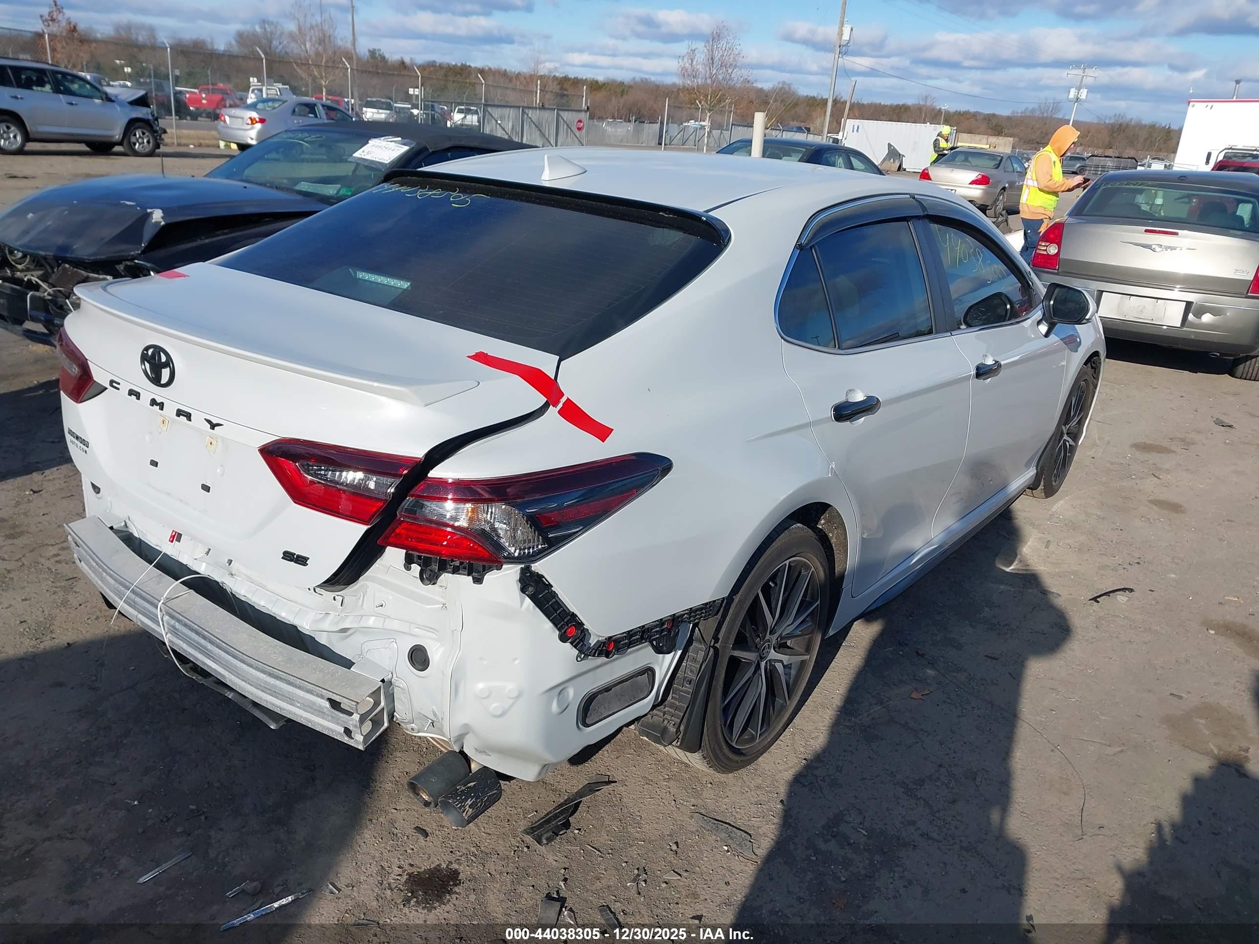 TOYOTA CAMRY image 4