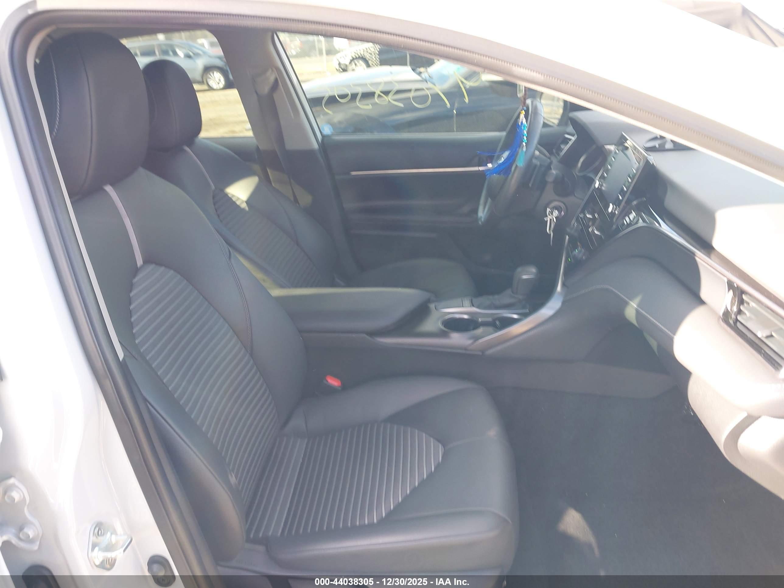 TOYOTA CAMRY image 5