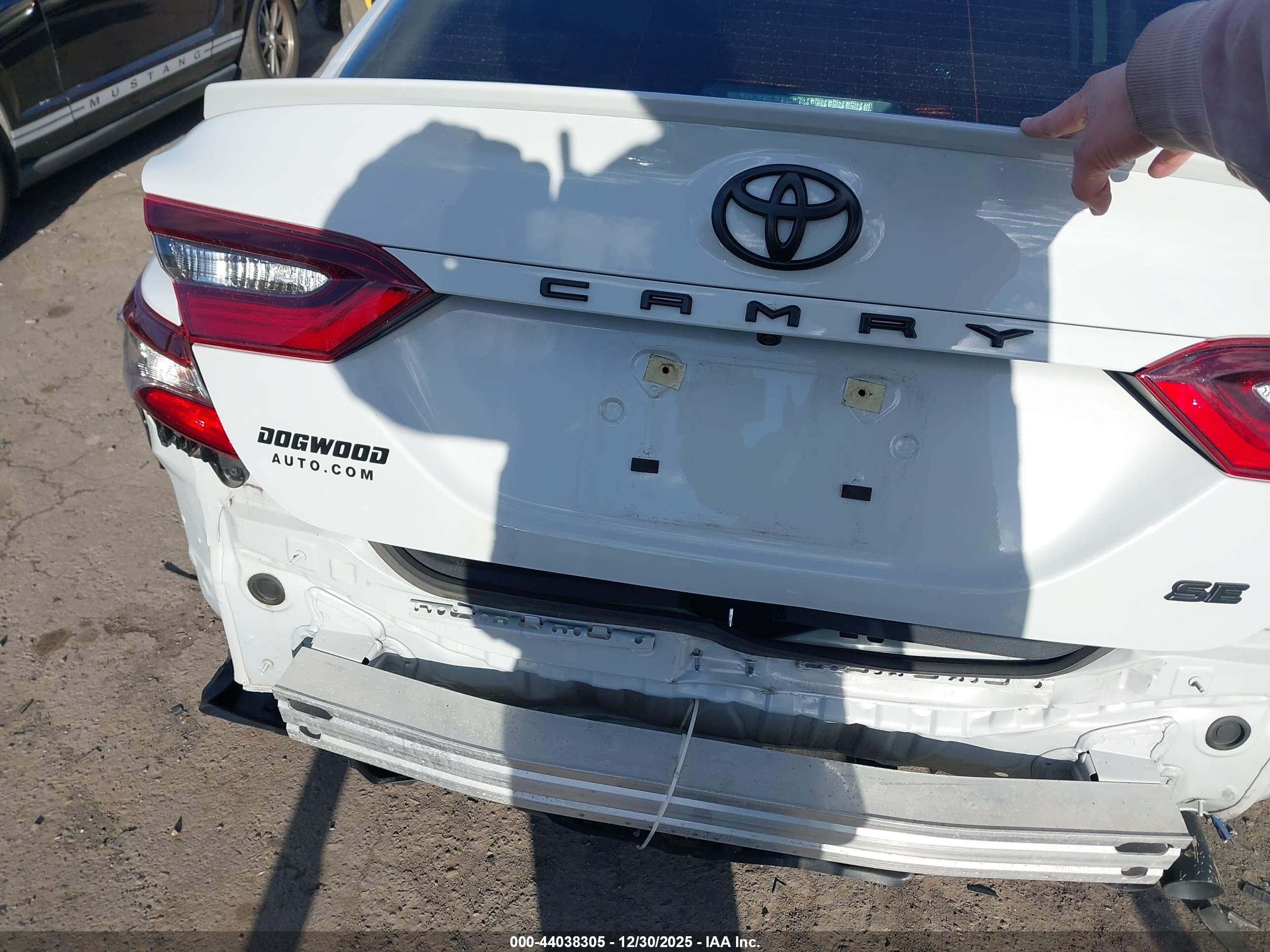 TOYOTA CAMRY image 6