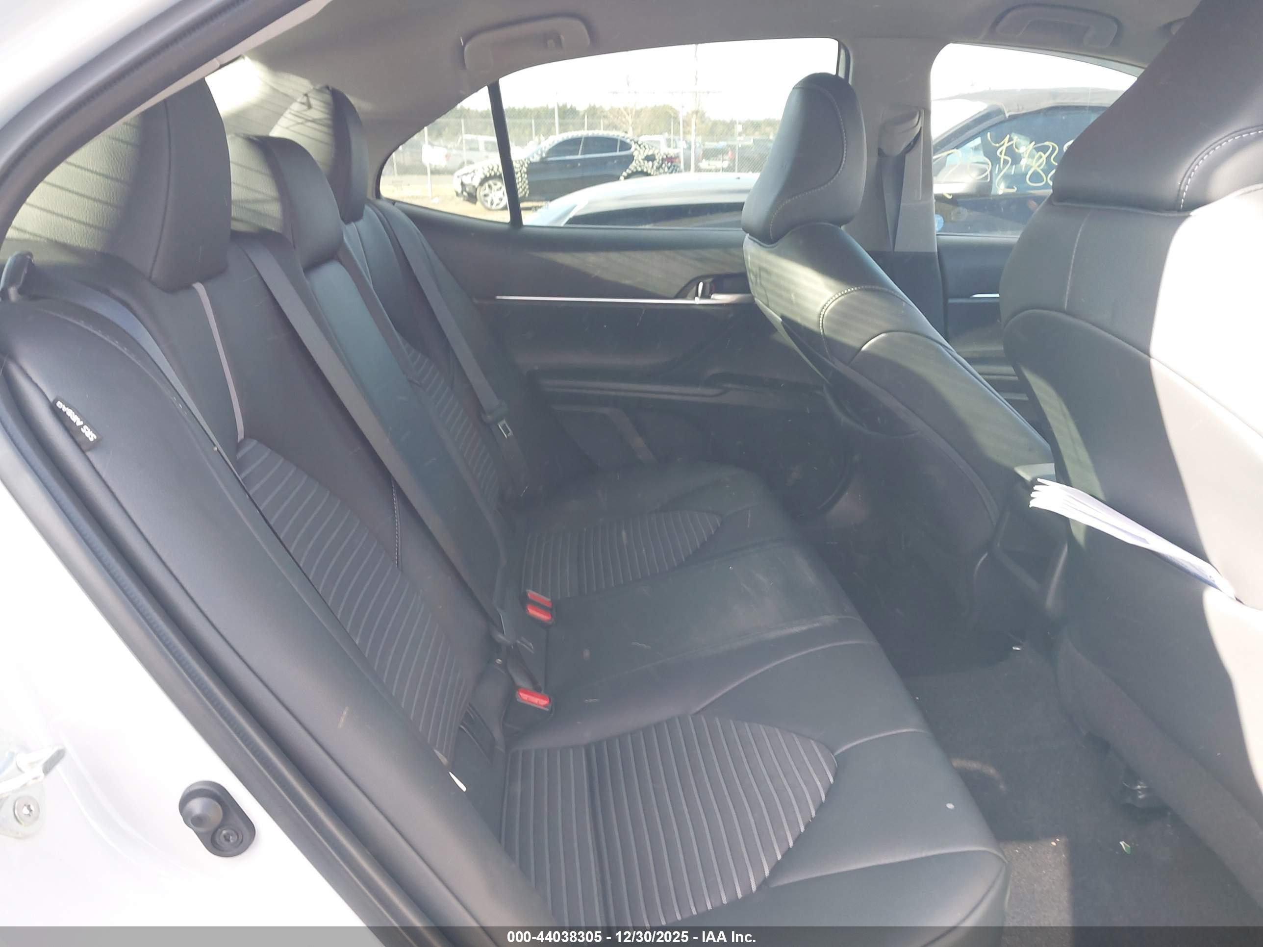 TOYOTA CAMRY image 8
