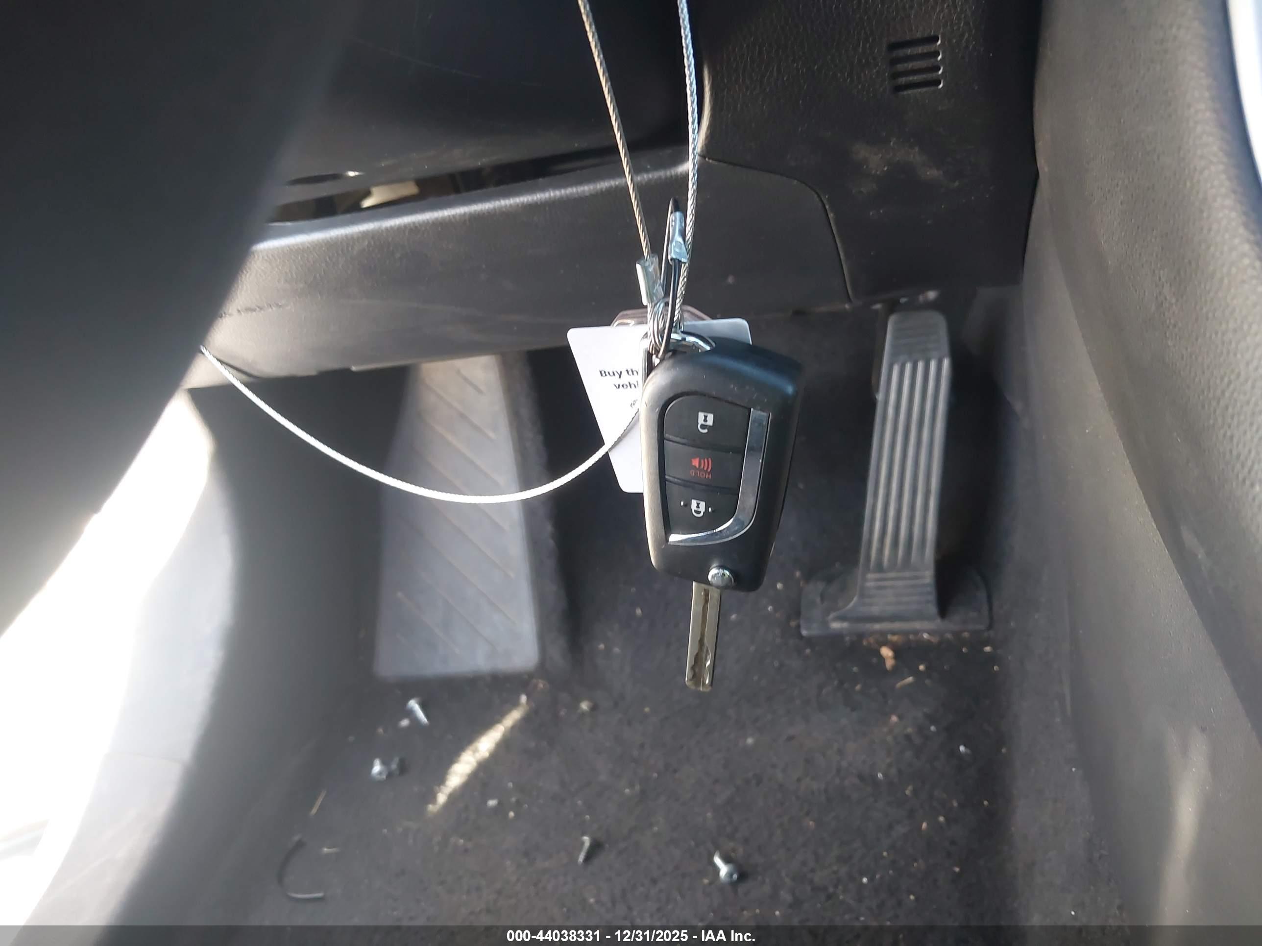TOYOTA RAV4 image 11