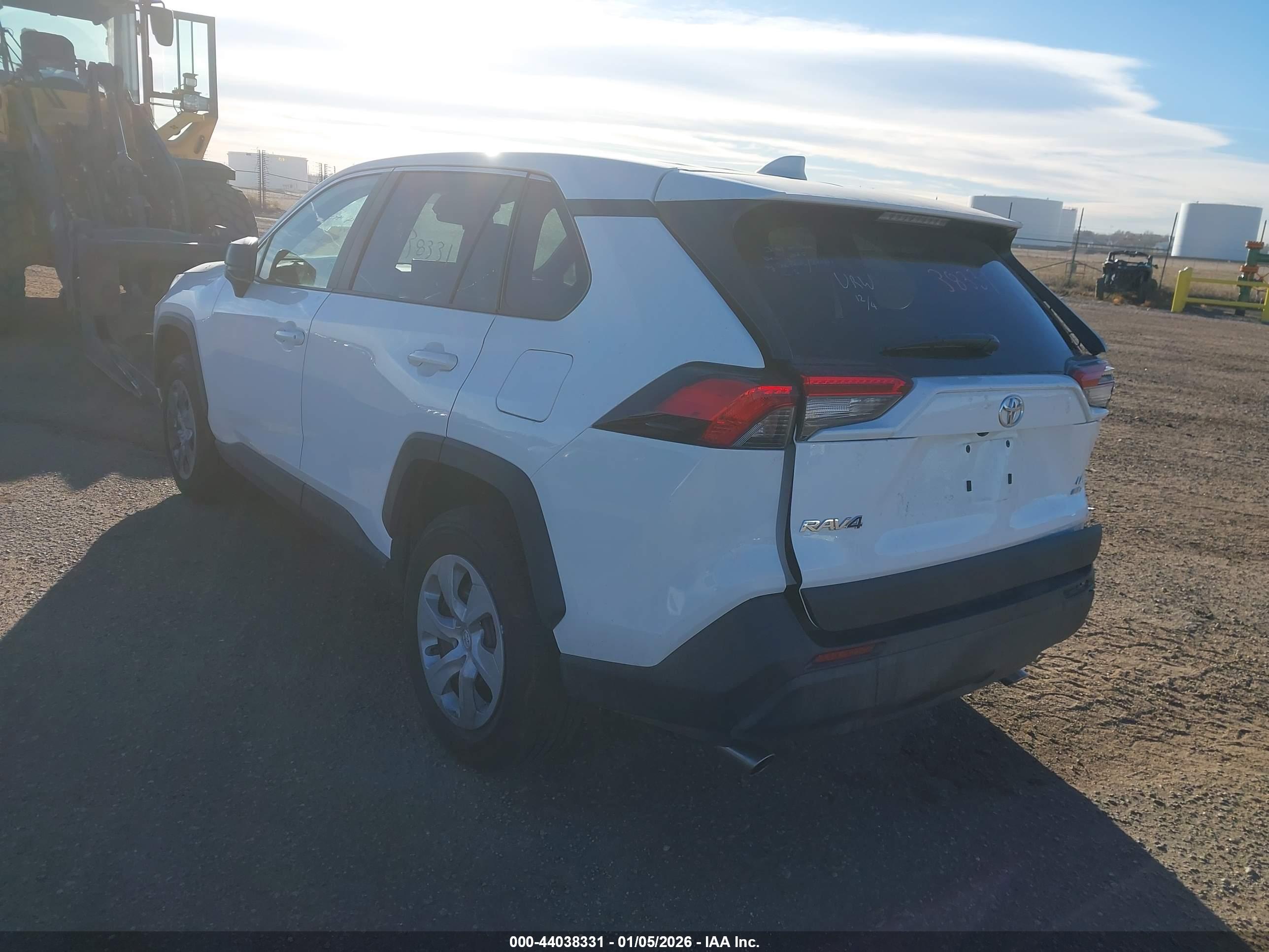 TOYOTA RAV4 image 3