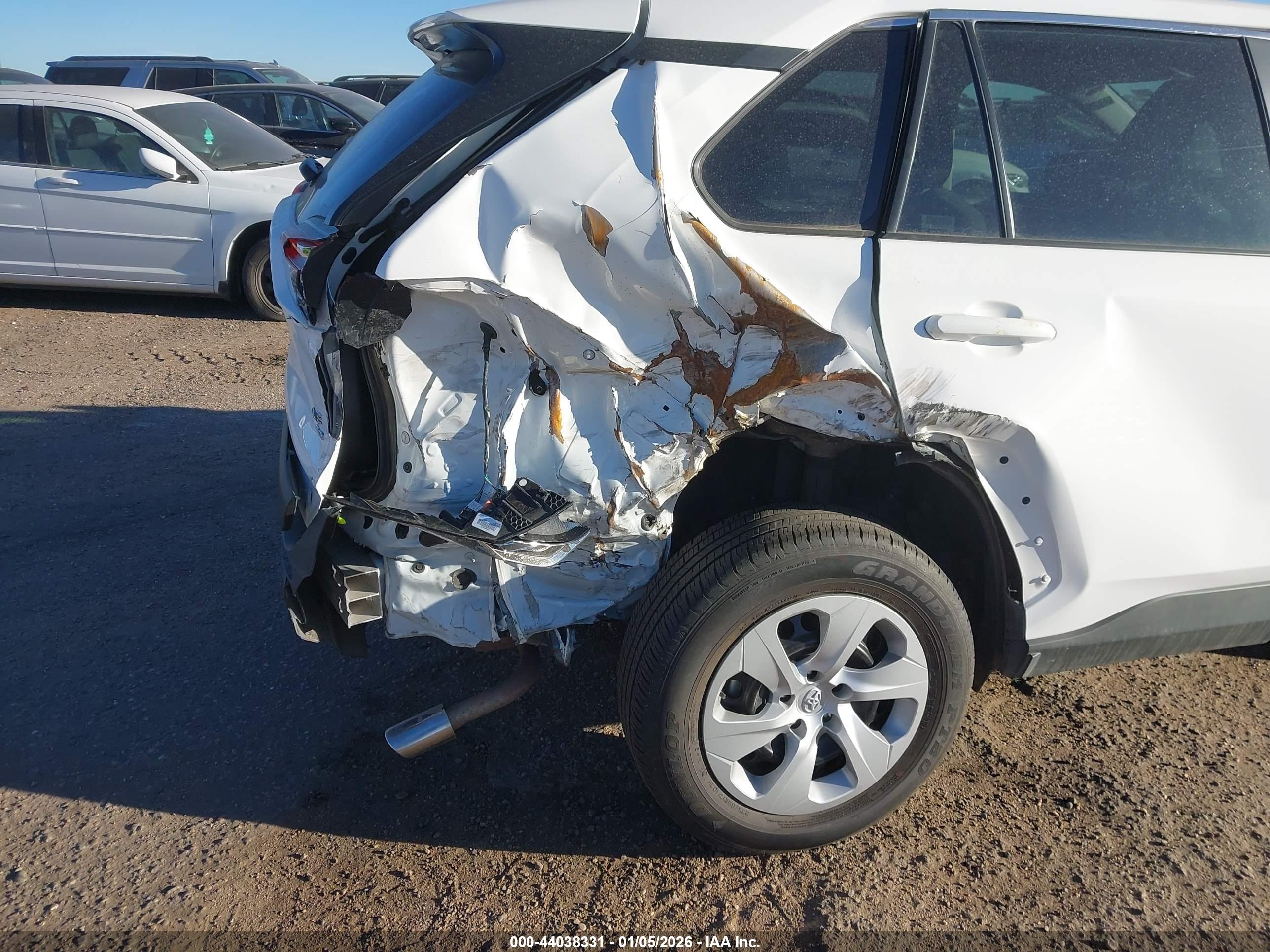 TOYOTA RAV4 image 6