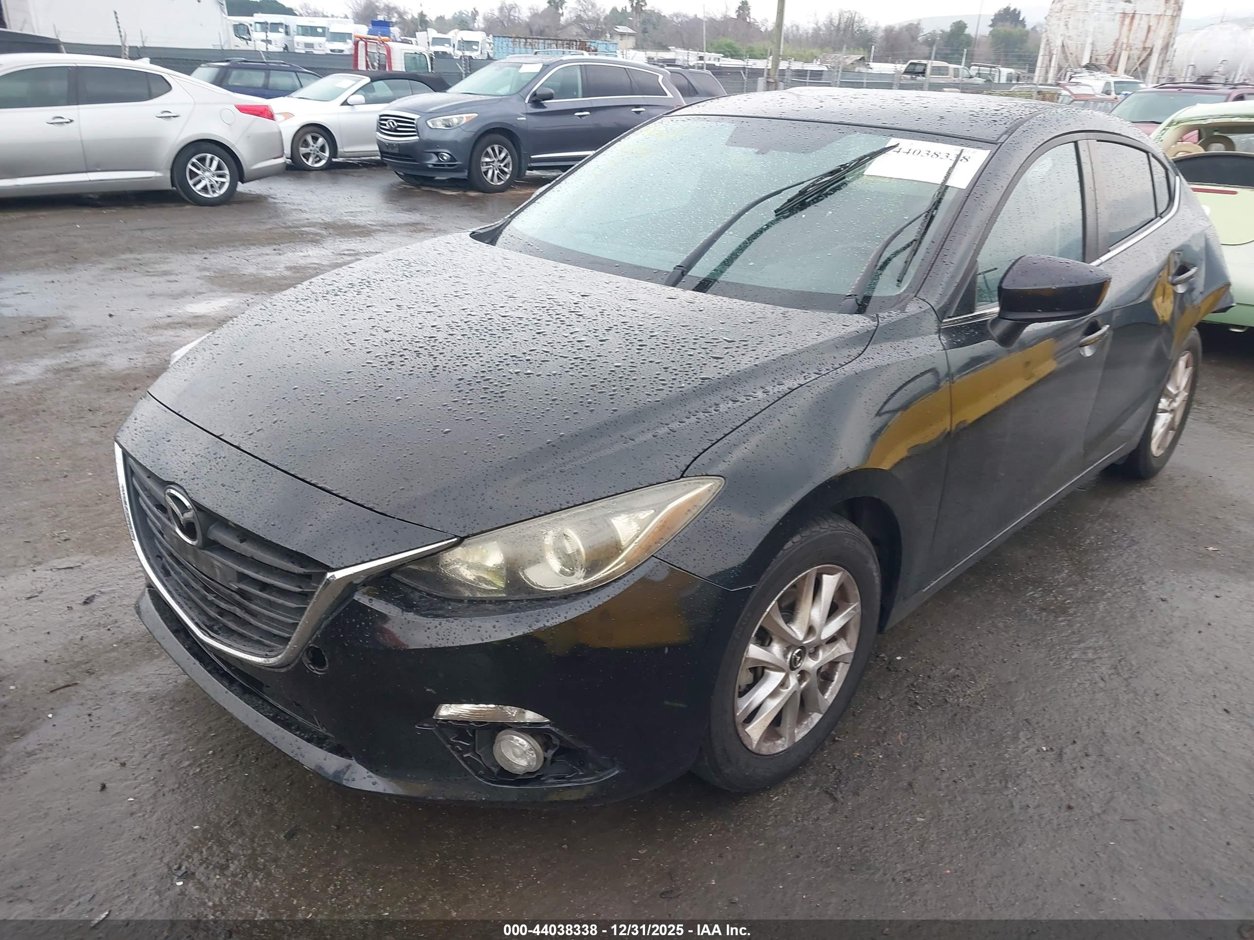MAZDA MAZDA3 image 2