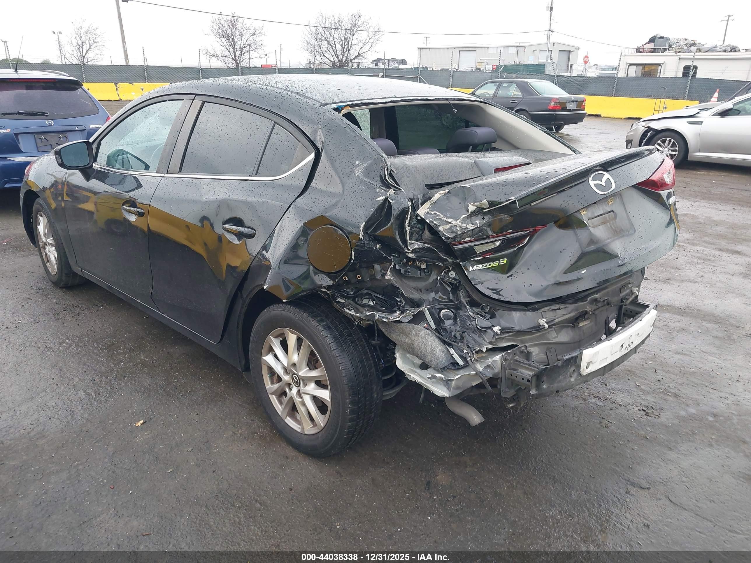 MAZDA MAZDA3 image 3