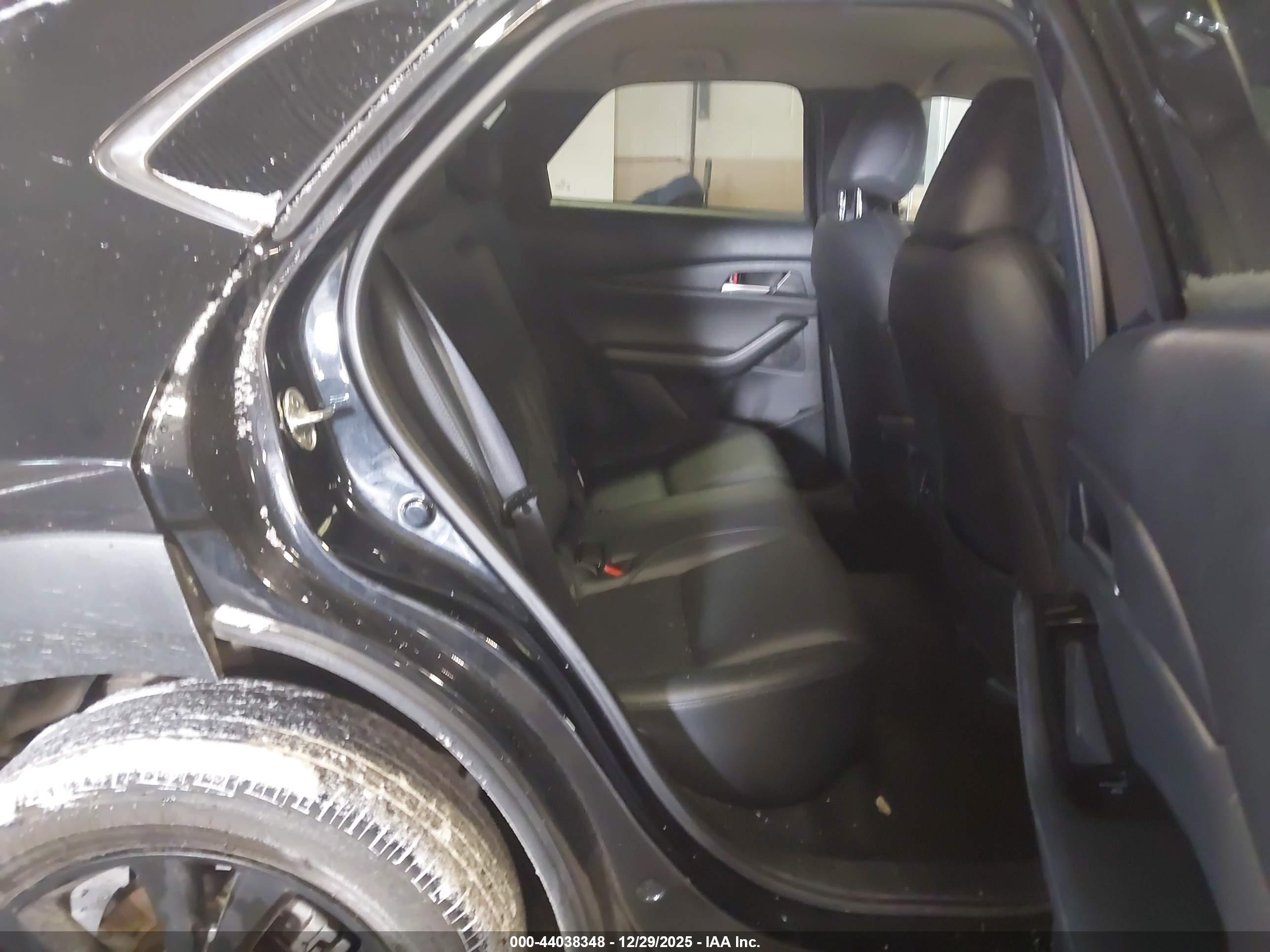 MAZDA CX-30 image 8