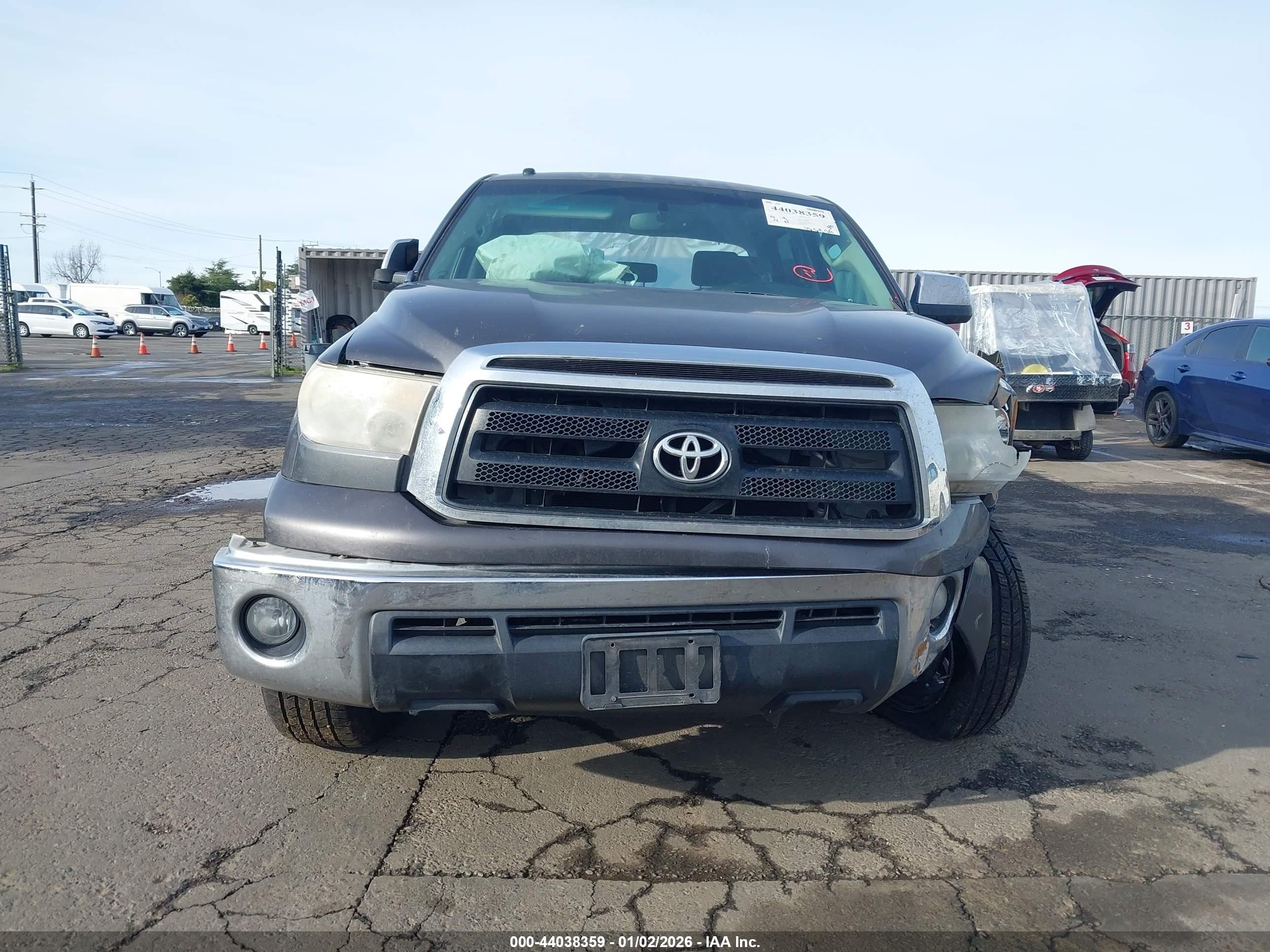 TOYOTA TUNDRA image 6