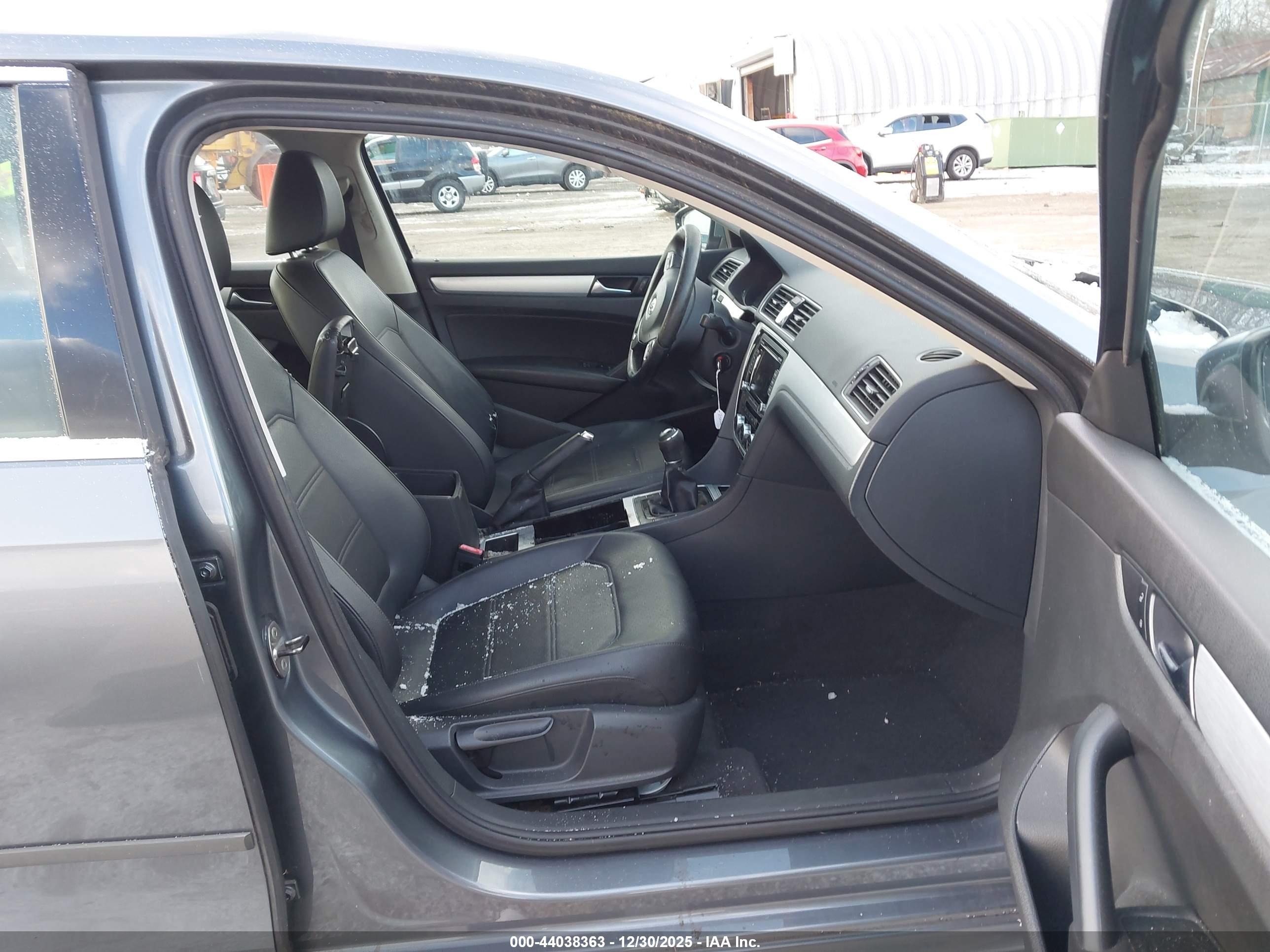 VOLKSWAGEN PASSAT image 5