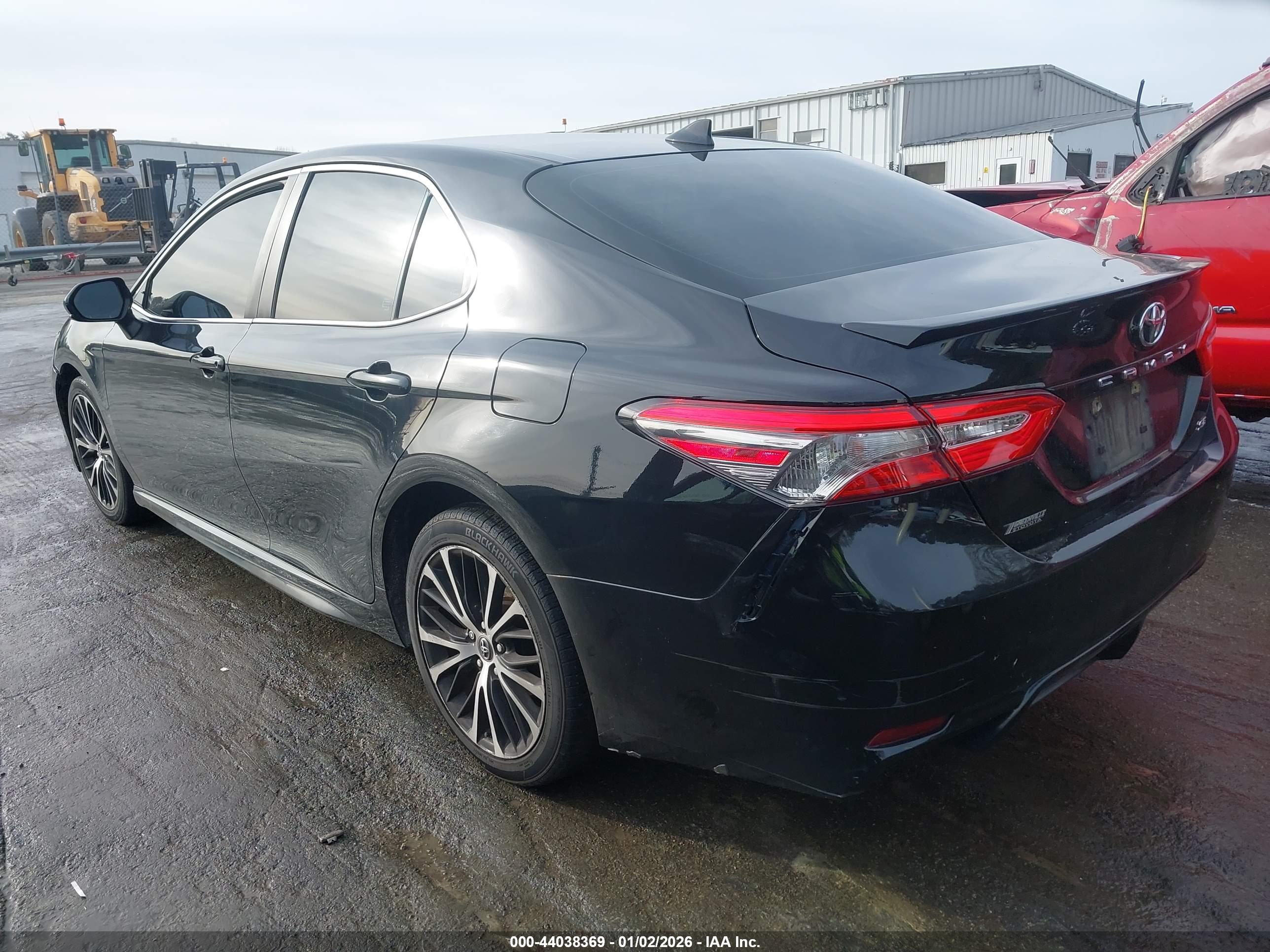TOYOTA CAMRY image 3
