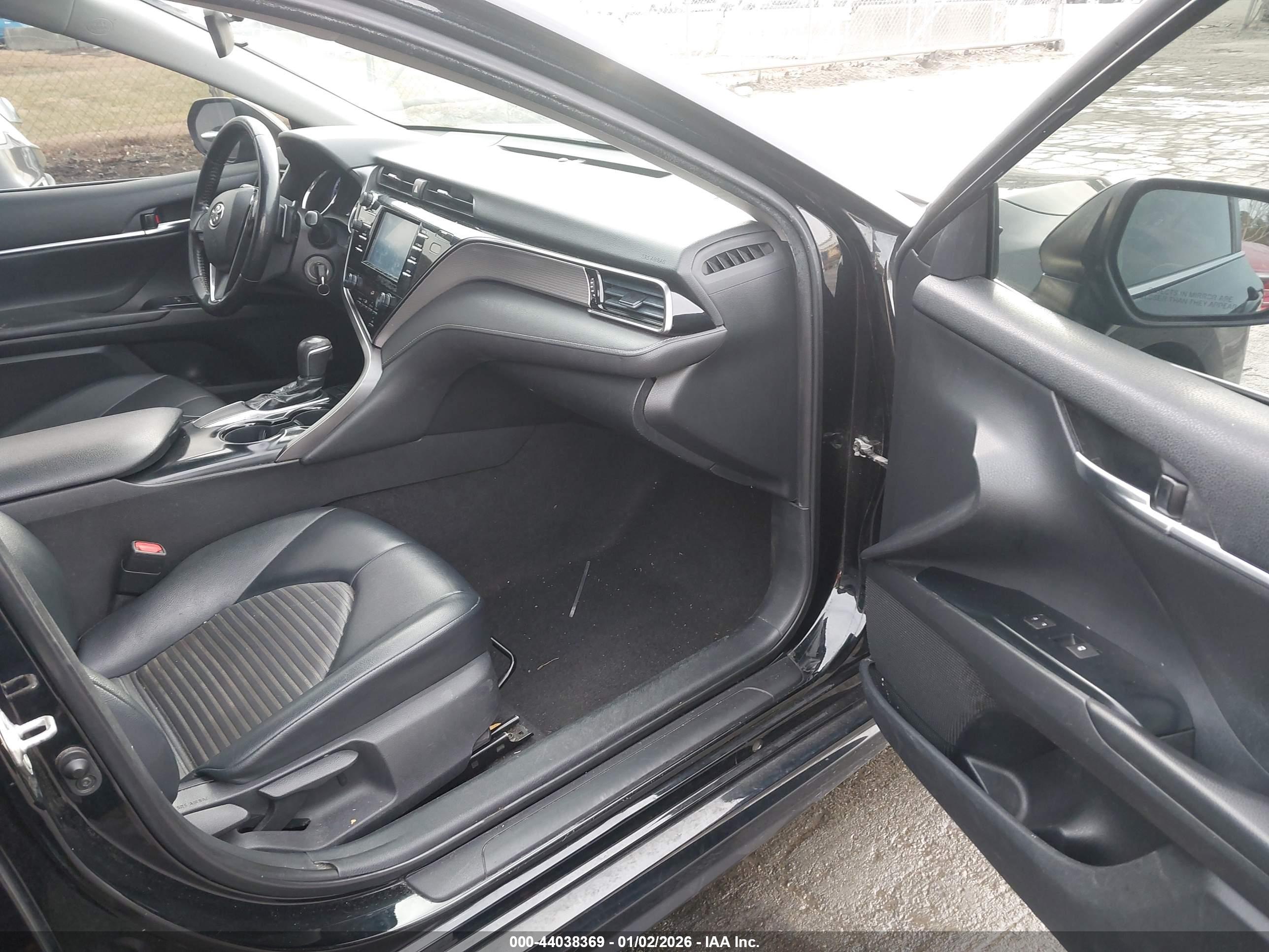 TOYOTA CAMRY image 5