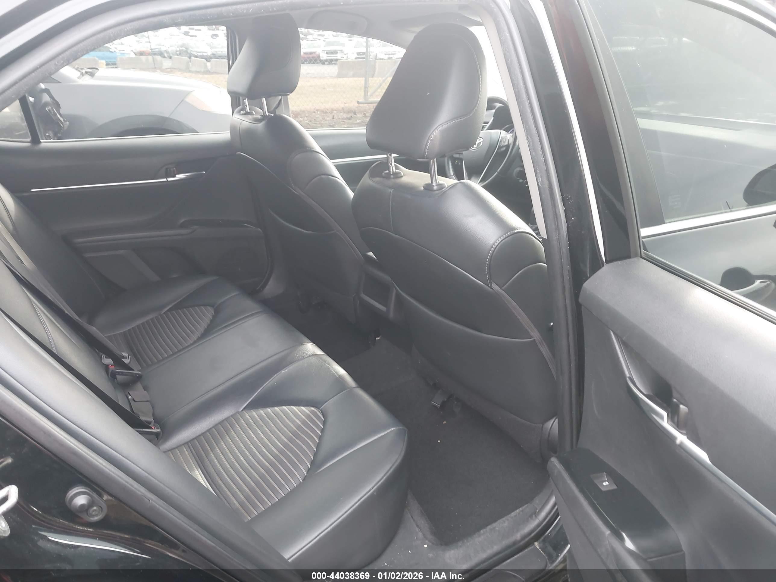 TOYOTA CAMRY image 8