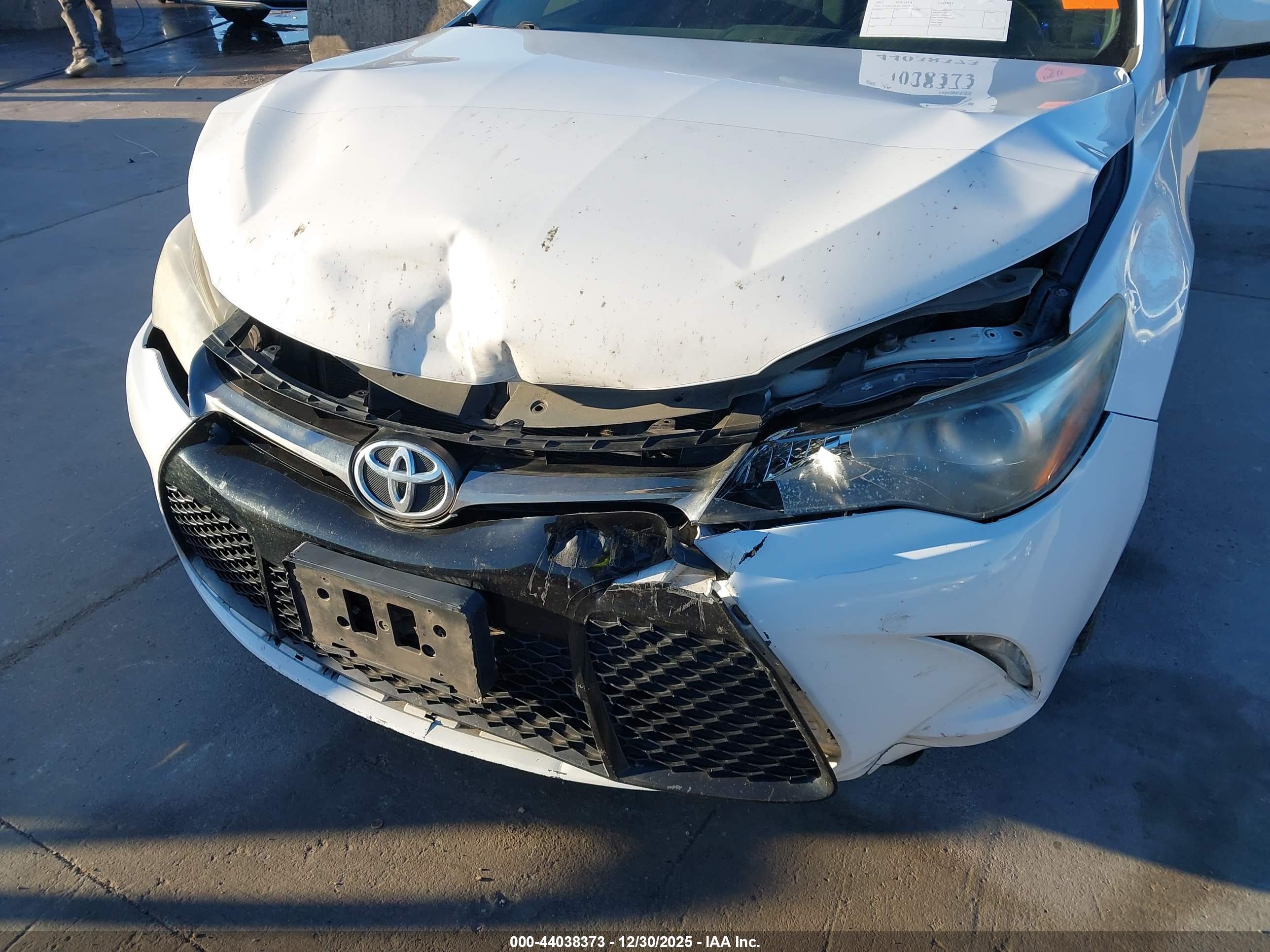 TOYOTA CAMRY image 6