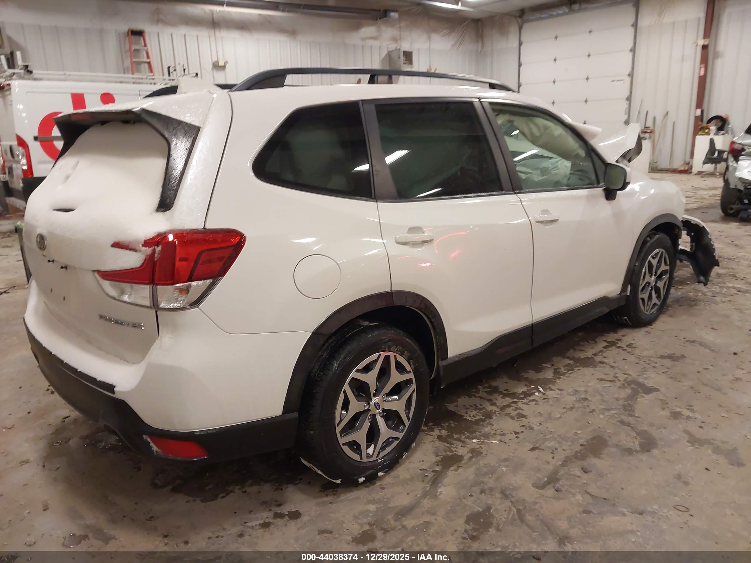 SUBARU FORESTER image 4