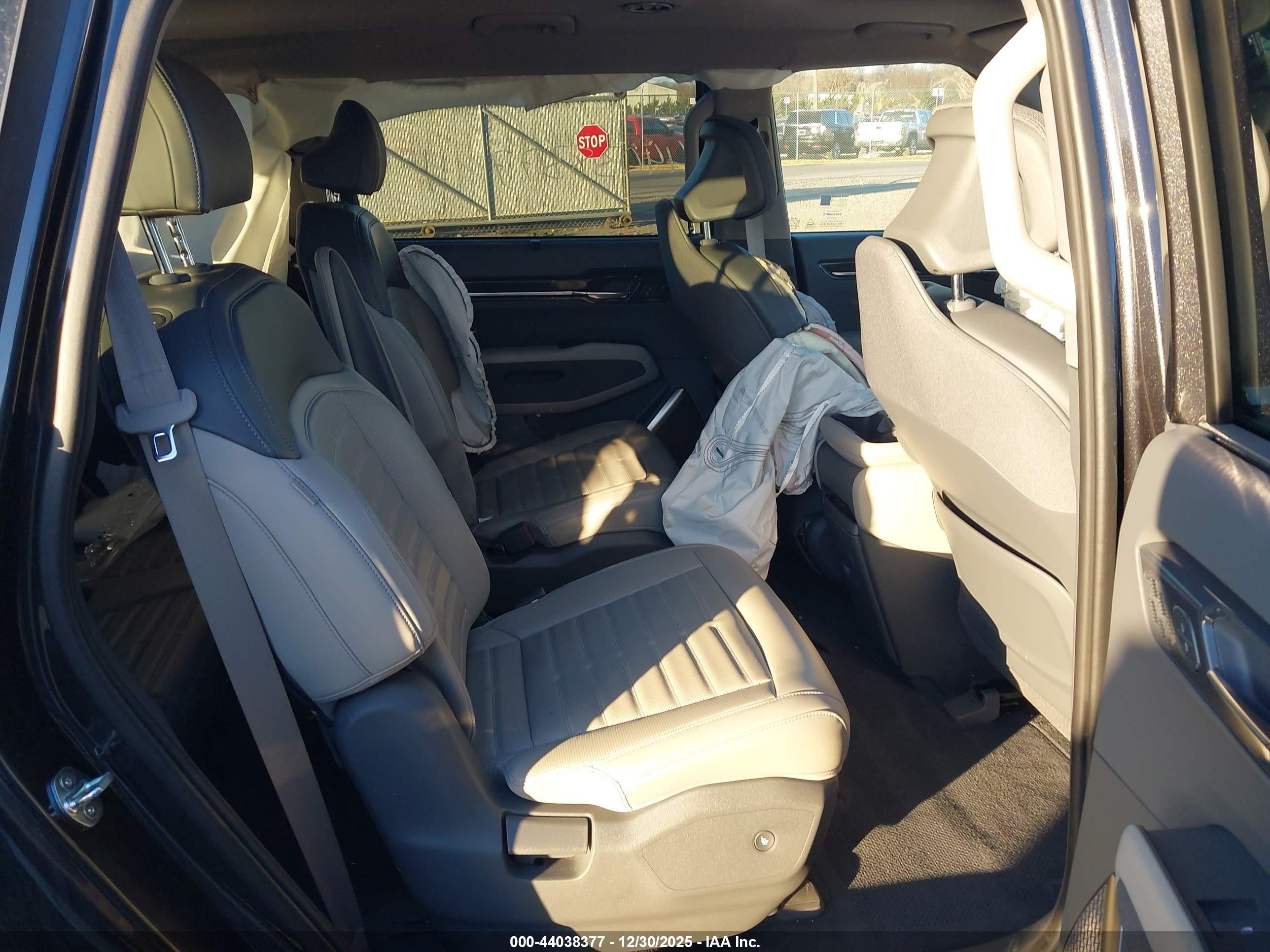 KIA EV9 image 8