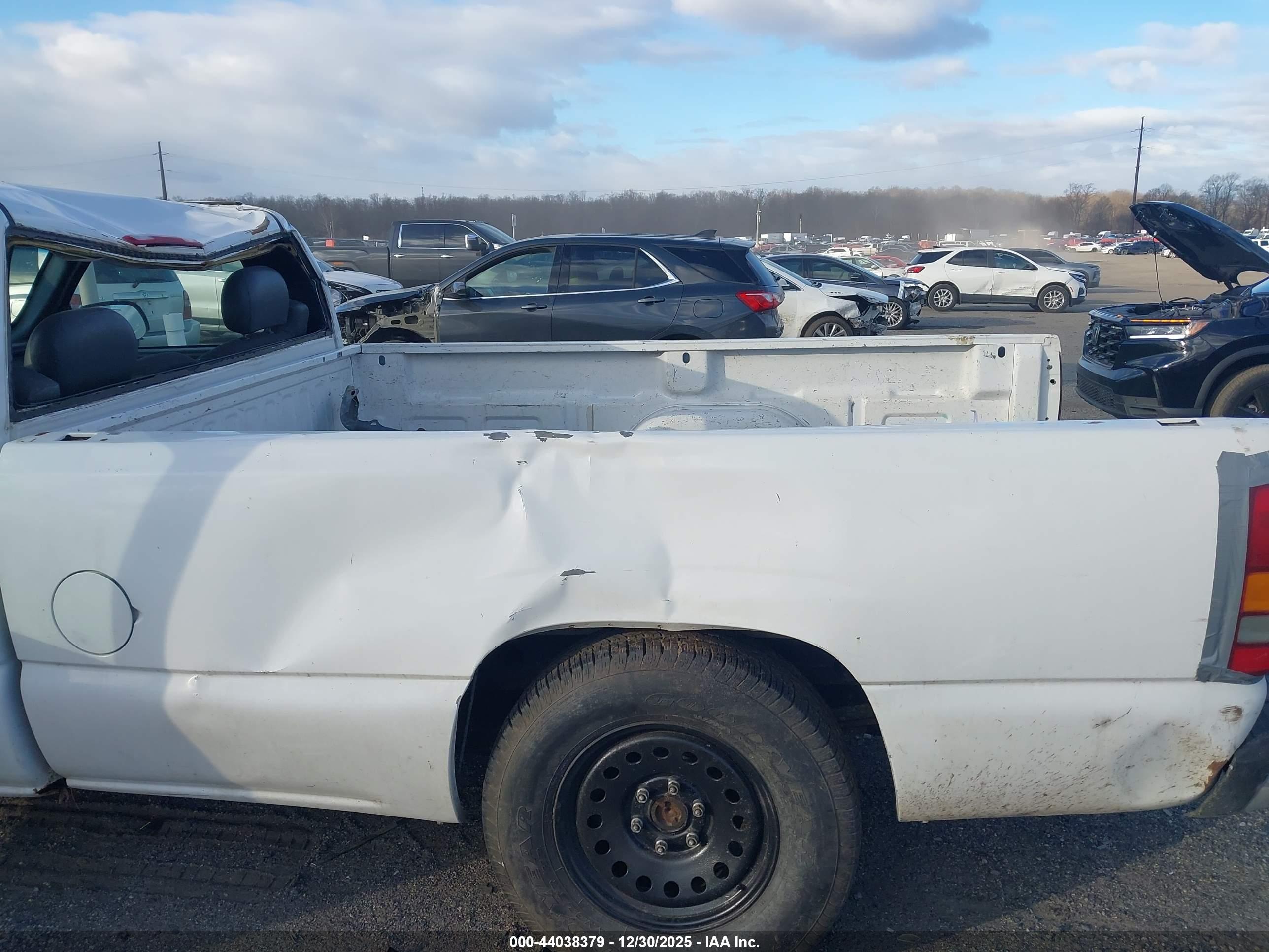 CHEVROLET SILVERADO image 6