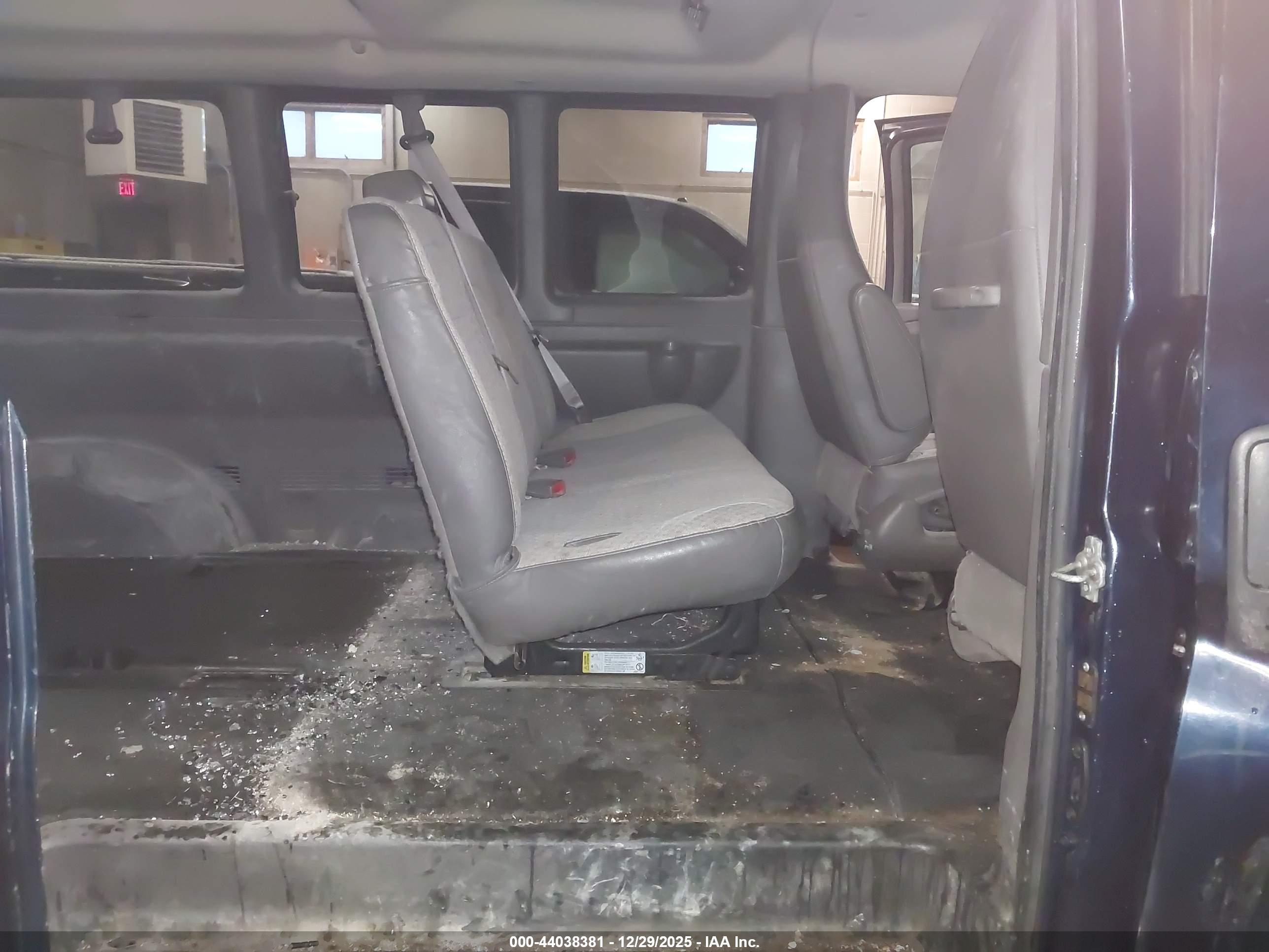 GMC SAVANA image 8