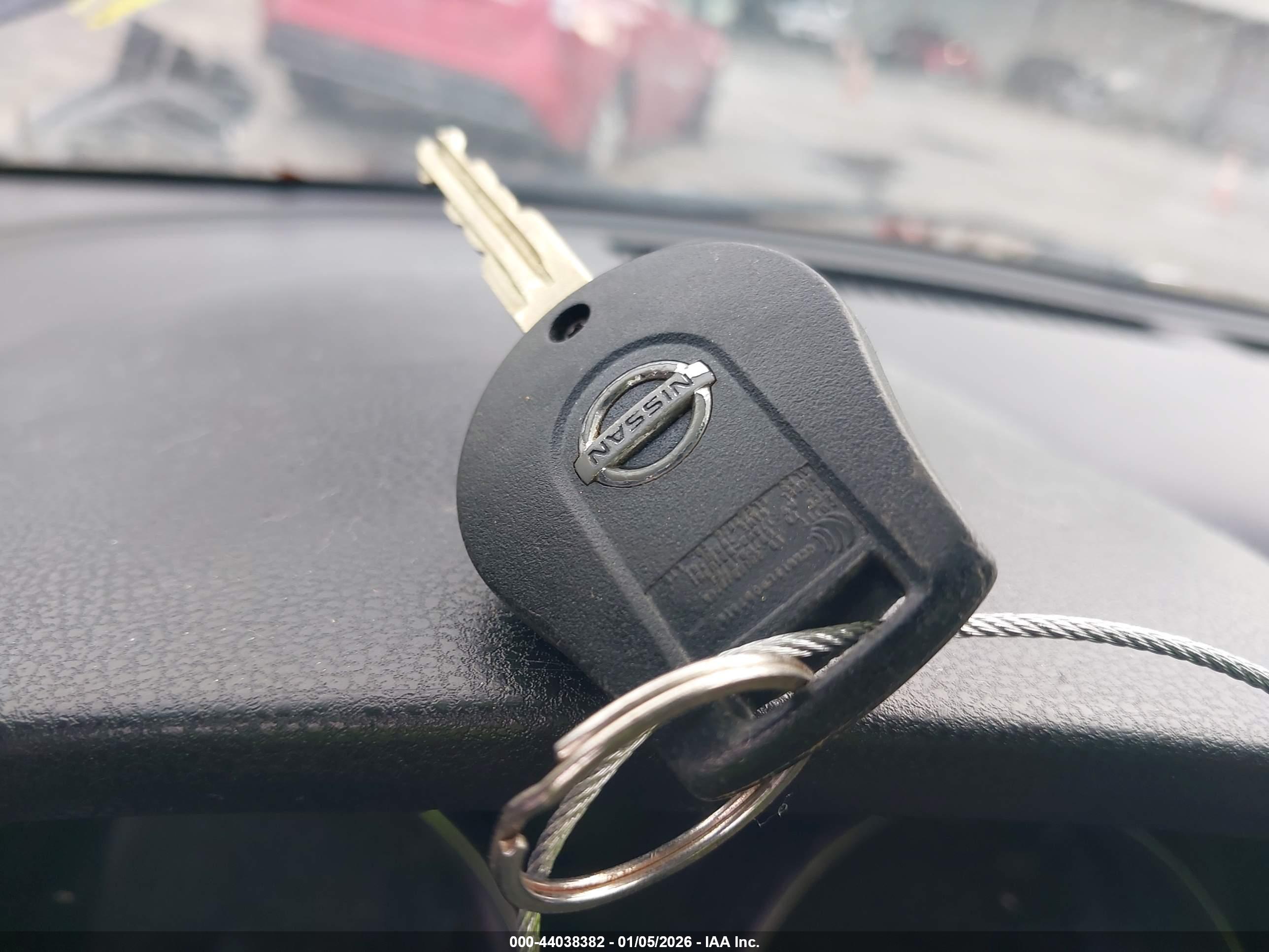 NISSAN VERSA image 11