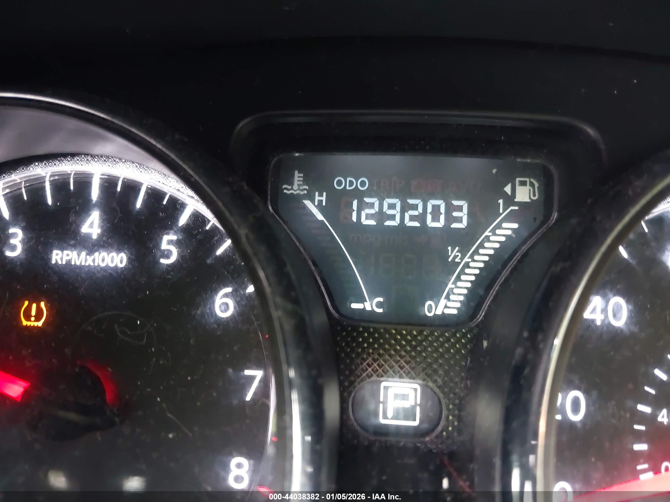 NISSAN VERSA image 7