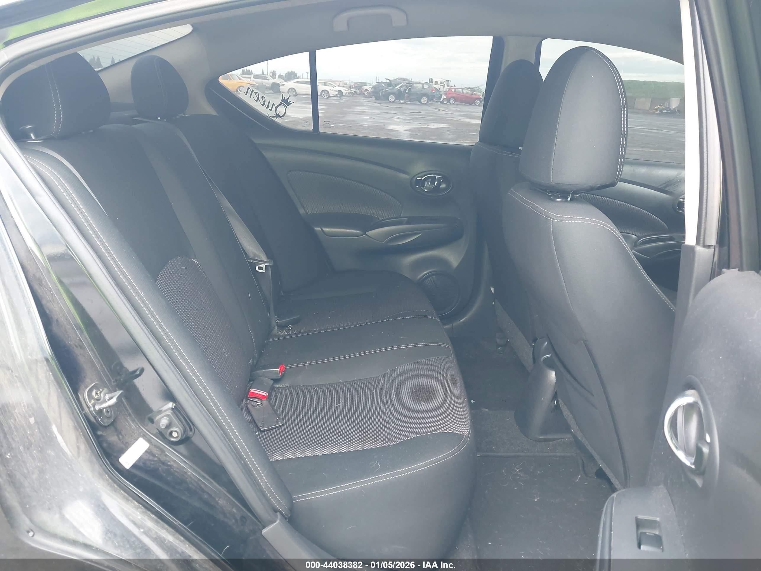 NISSAN VERSA image 8