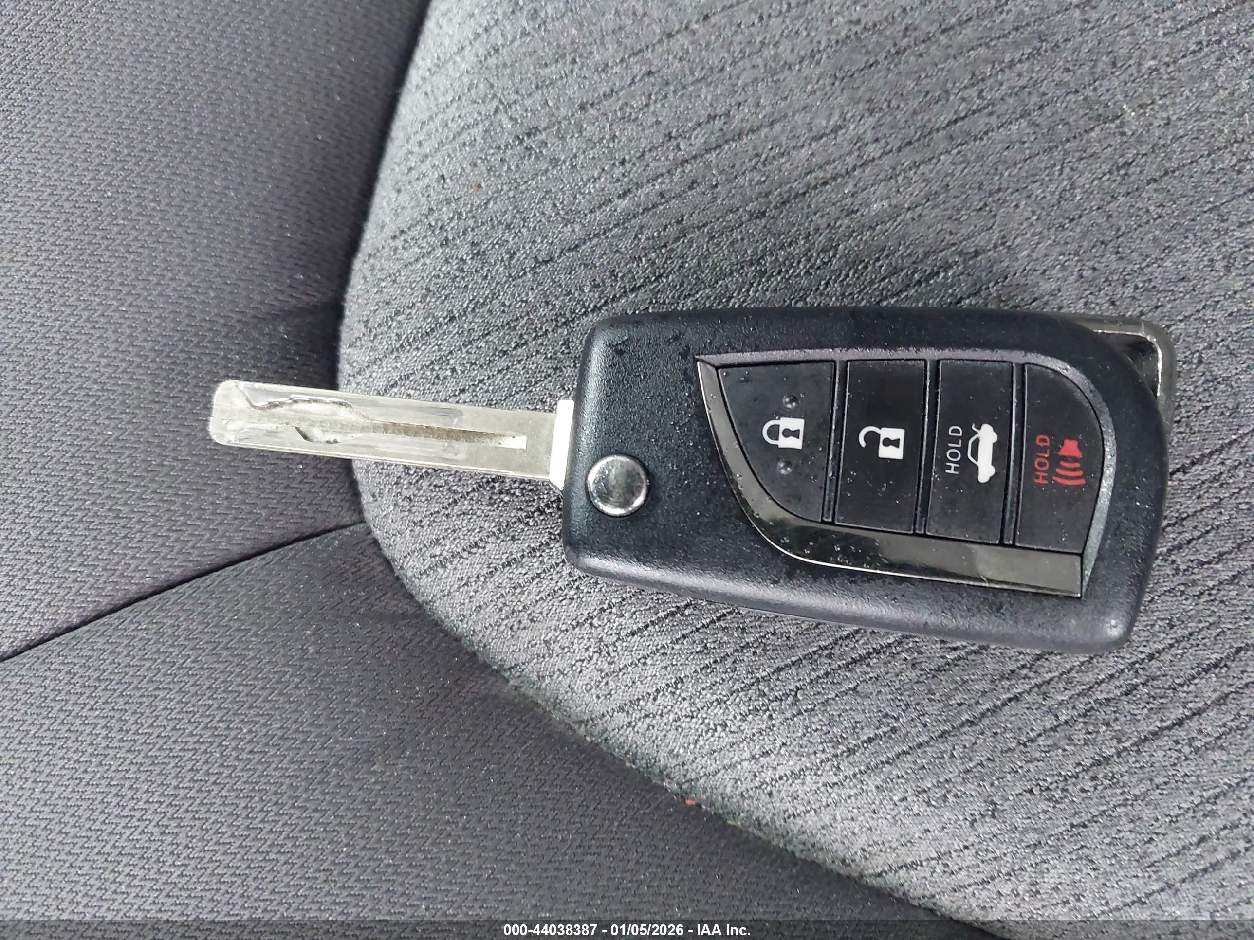 TOYOTA CAMRY image 11