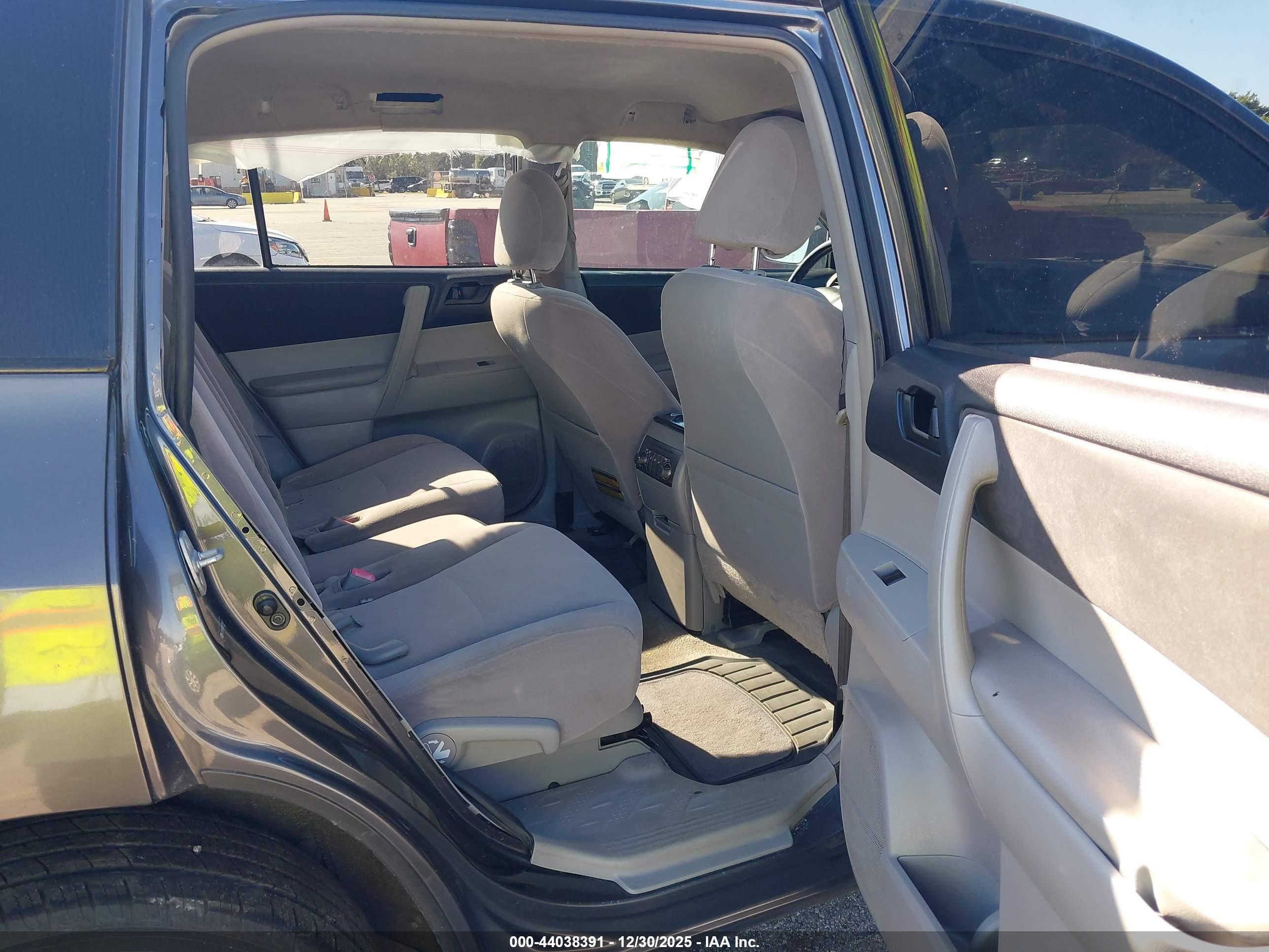 TOYOTA HIGHLANDER image 8