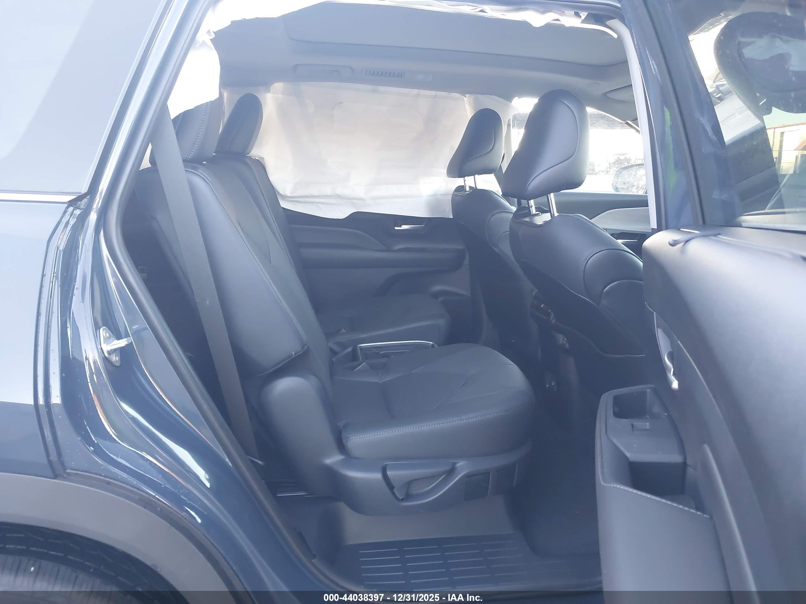 TOYOTA GRAND image 8