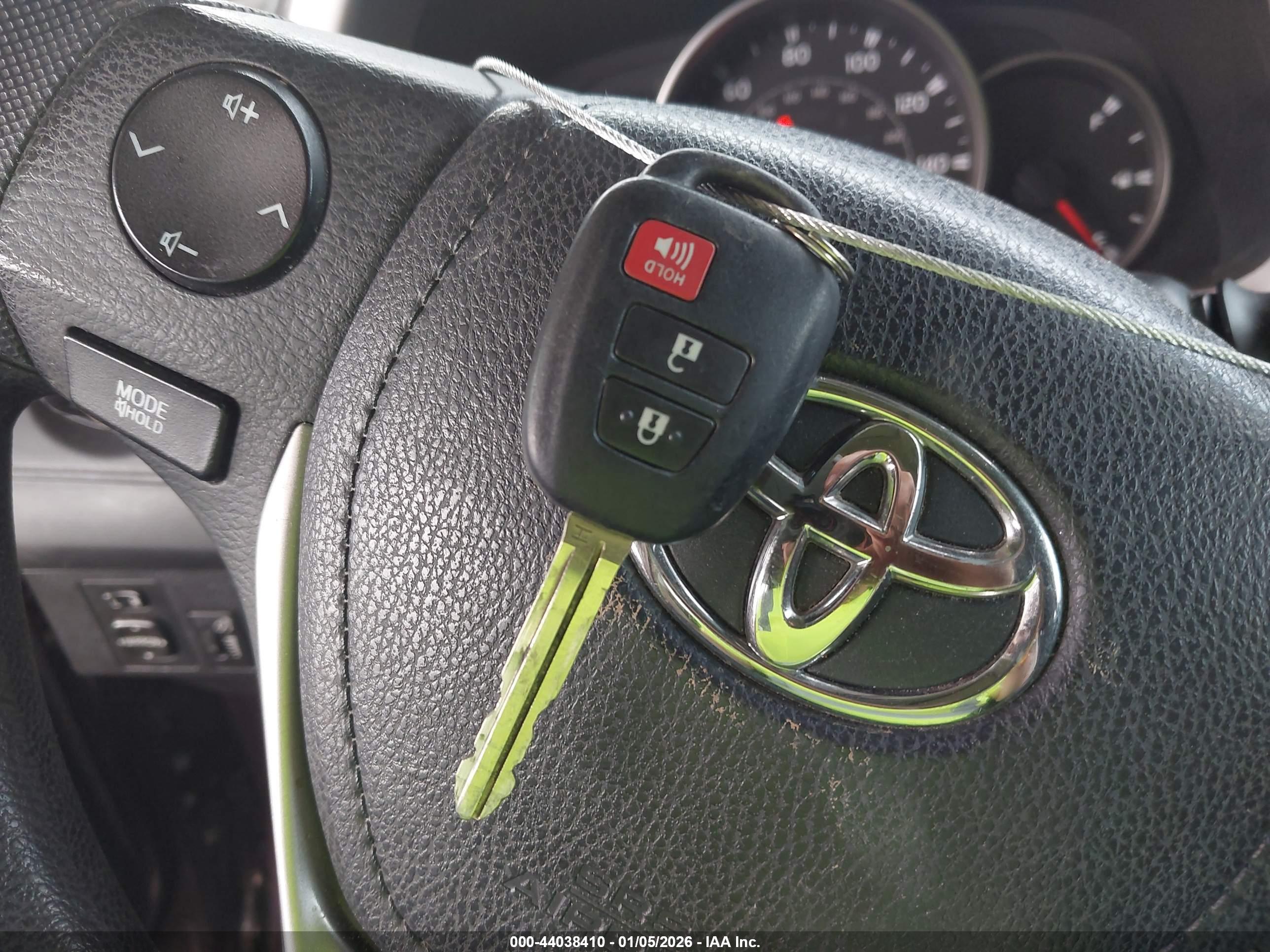 TOYOTA RAV4 image 11